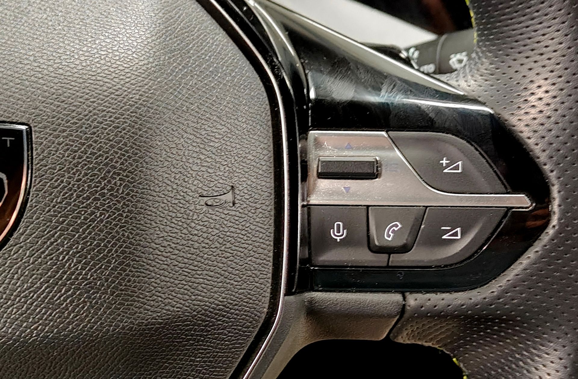 Peugeot 408 PHEV 225 GT e-EAT8 - foto 36