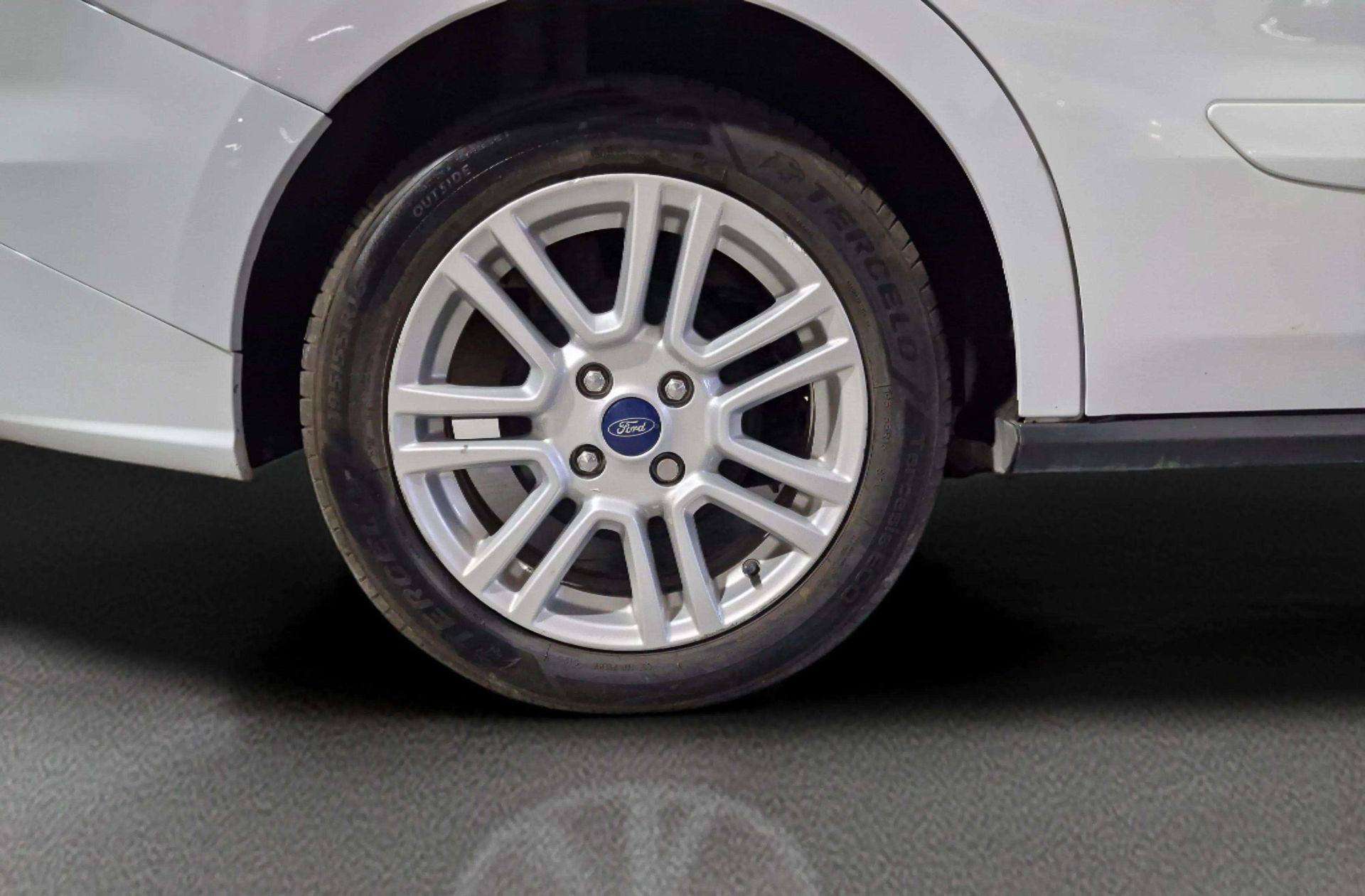Ford Tourneo Courier 1.0 EcoBoost Titanium - foto 32