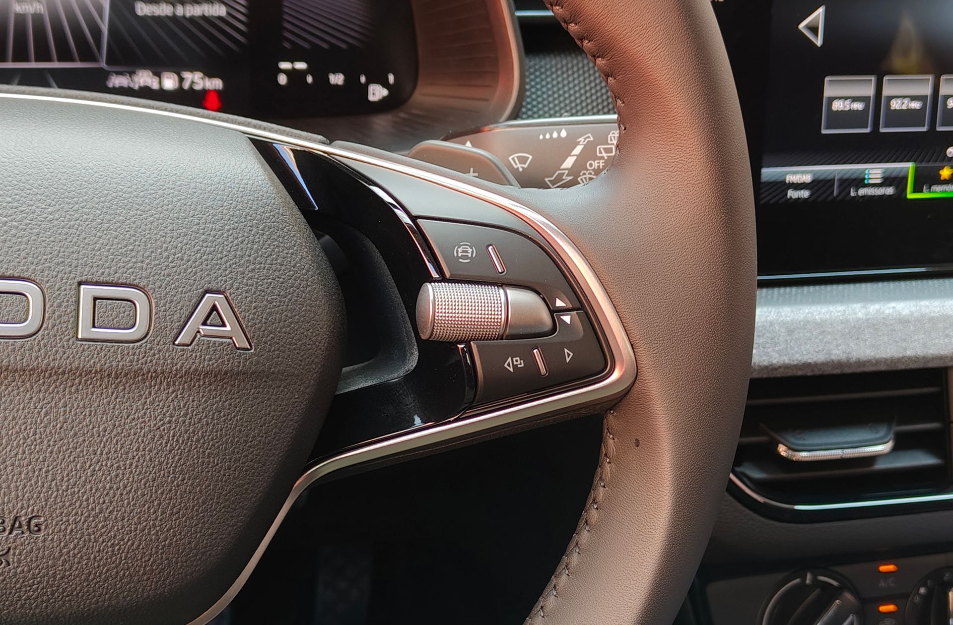 Škoda Kamiq 1.0 TSI Selection DSG - foto 26