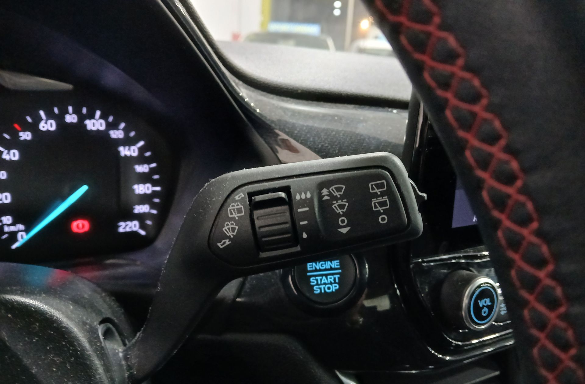 Ford Fiesta 1.1 PFI GLP ST-Line - foto 24
