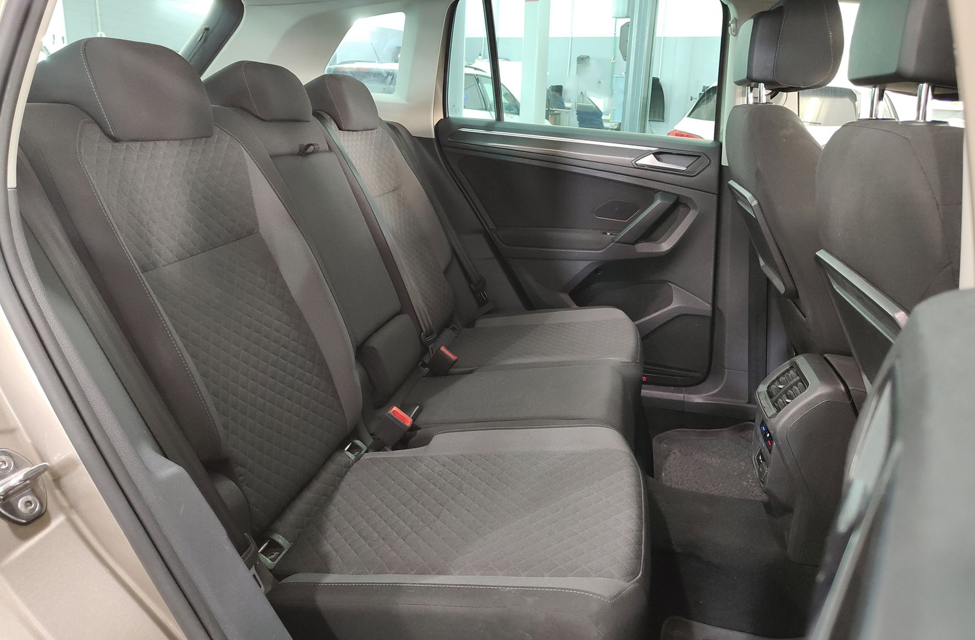 Volkswagen Tiguan Advance 2.0 TDI DSG - foto 18