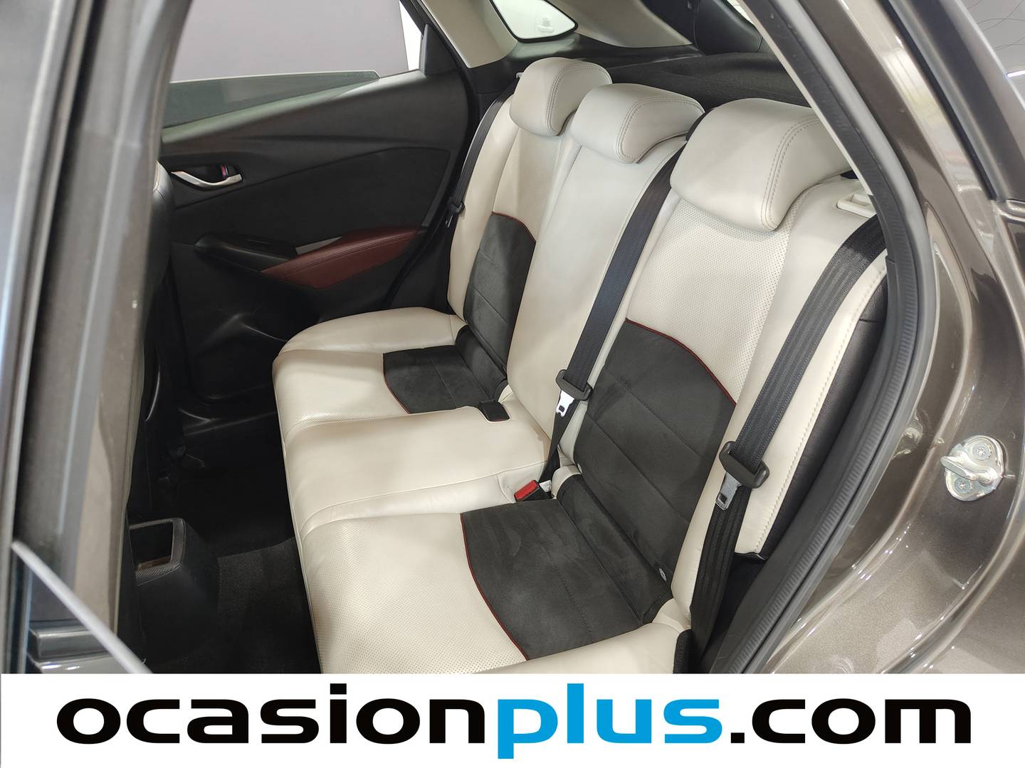 Foto asientos traseros Mazda CX-3 Mazda CX-3 2.0 SKYACTIV GE Luxury White 2WD (120 CV)
