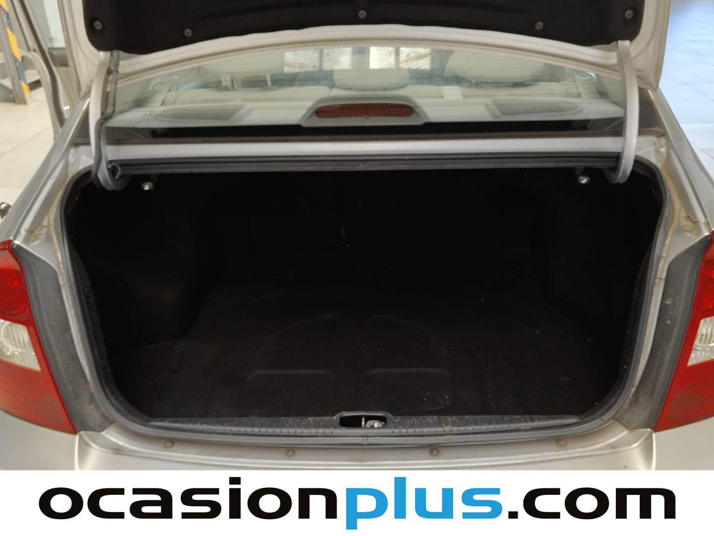 Fotos maletero KIA Cerato KIA Cerato 1.6 DOHC LX (105 CV)