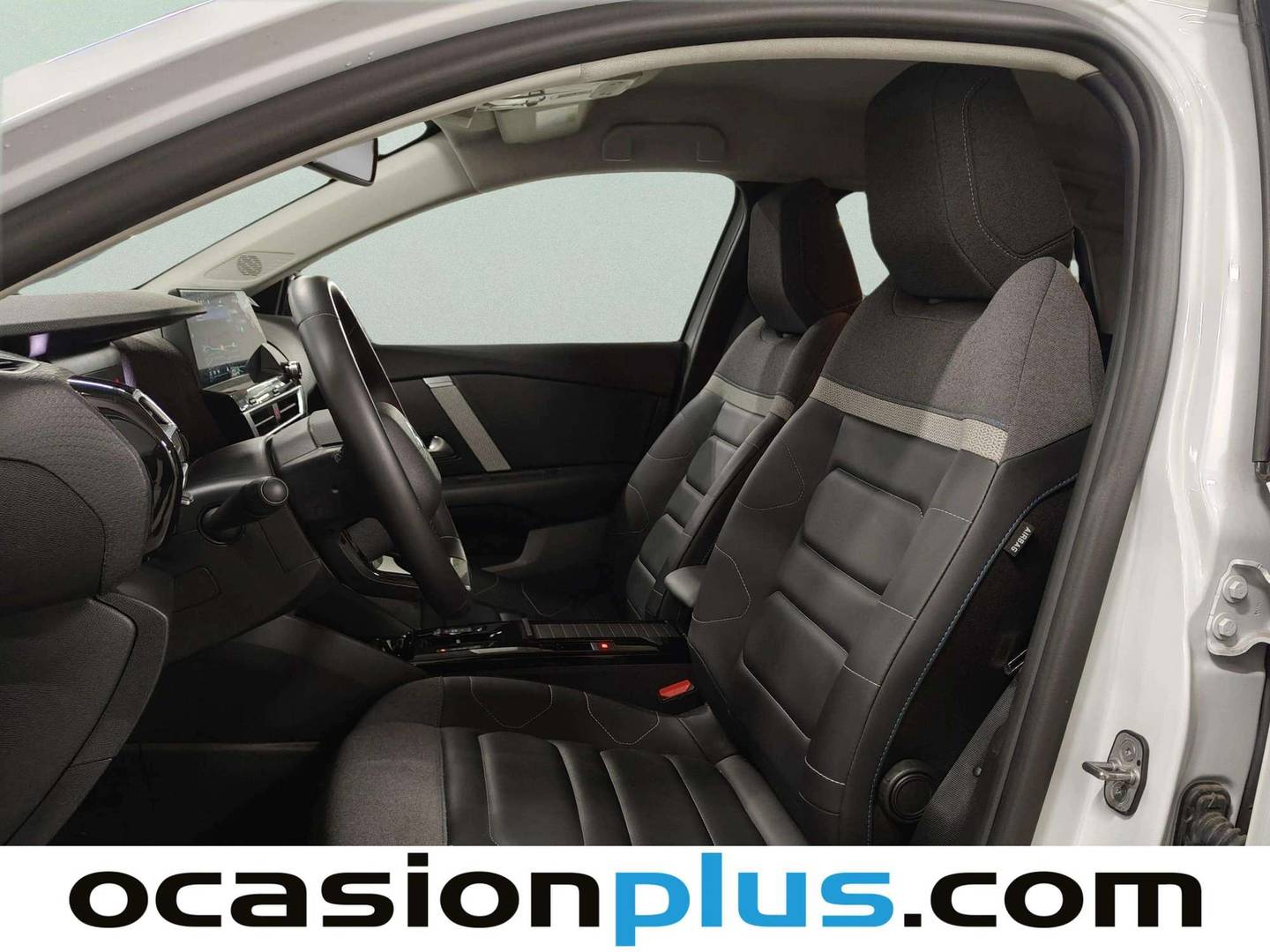 Foto asientos delanteros Citroën ë-C4 X Citroën ë-C4 X 54KWh eléctrico Max (156 CV)
