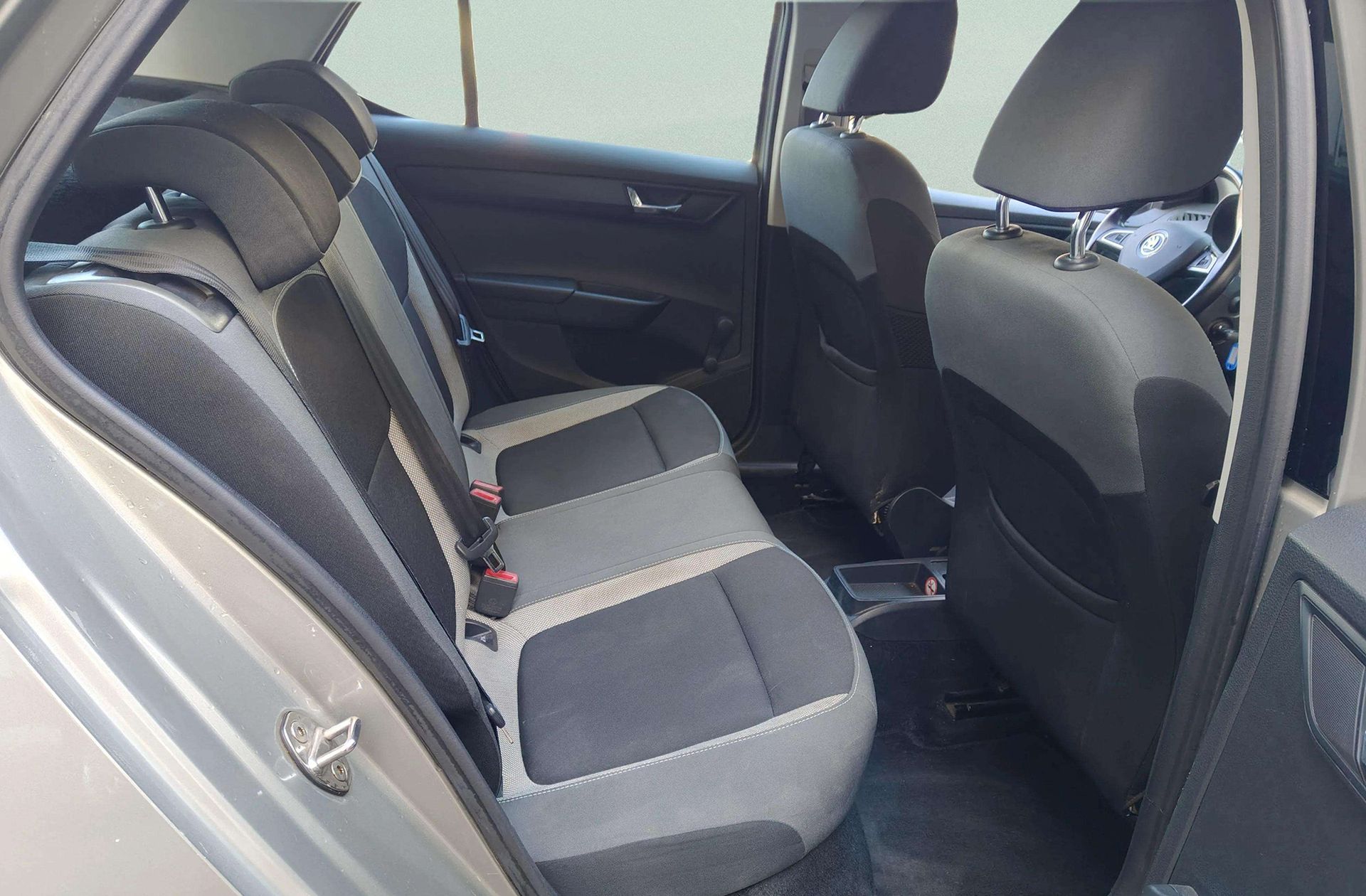 Škoda Fabia 1.0 MPI Business - foto 16