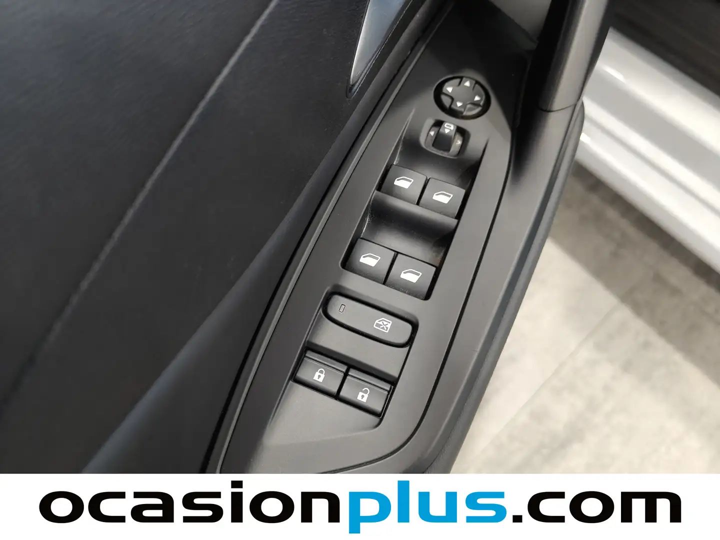 Foto Peugeot 308 Peugeot 308 Allure Hybrid eDCS6 (136 CV)