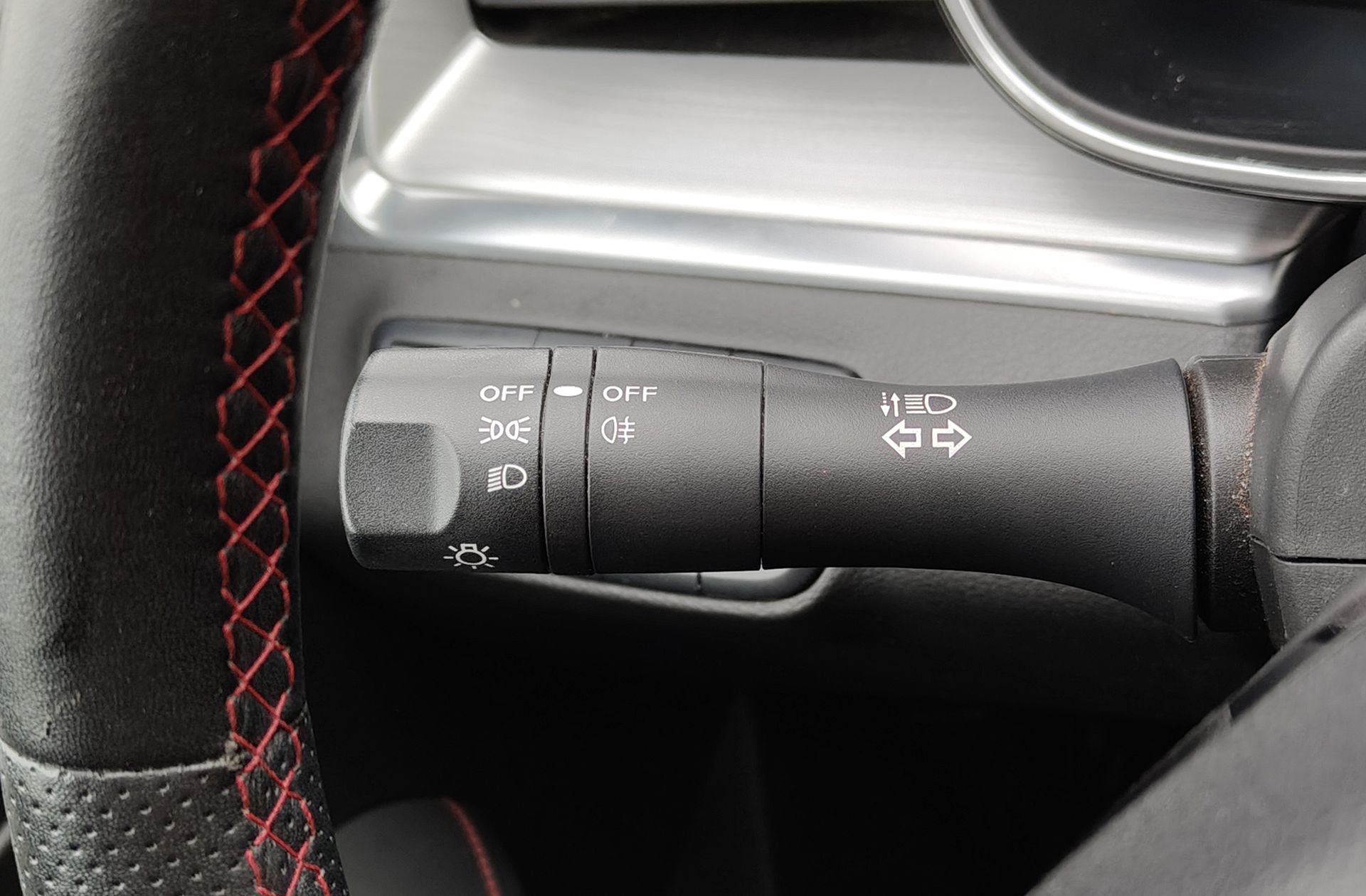 SWM G01 1.5T Luxury - foto 27