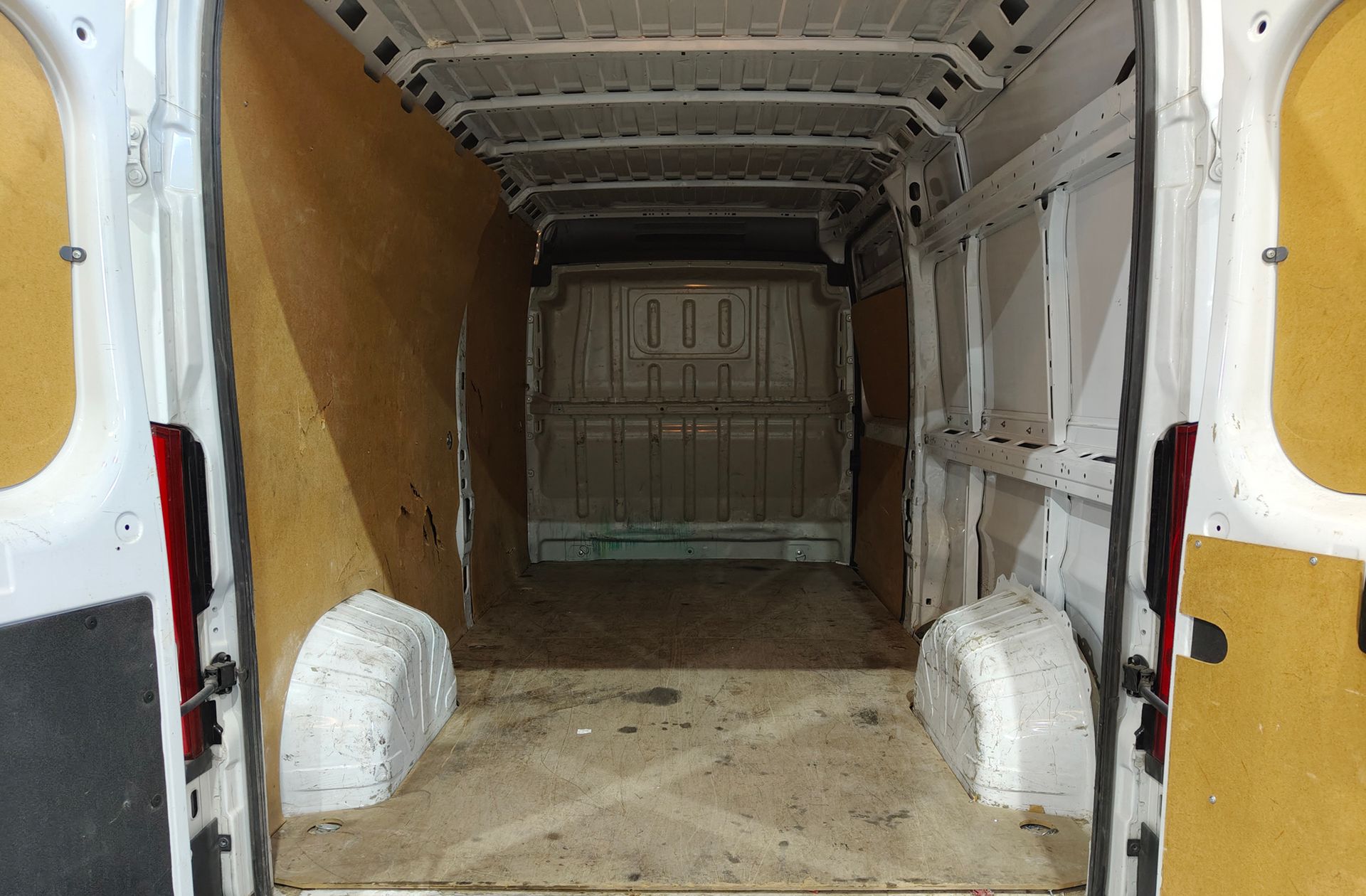 Peugeot Boxer Furgon BlueHDi 140 335 L3H2 - foto 12
