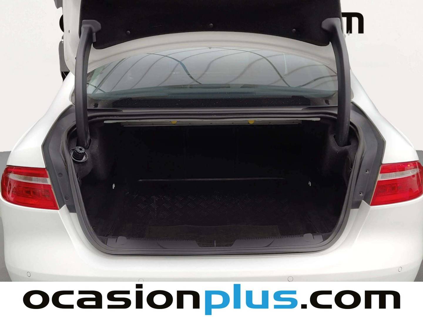 Foto asientos delanteros Jaguar XE Jaguar XE 2.0 Diesel XE-Pure RWD (180 CV)