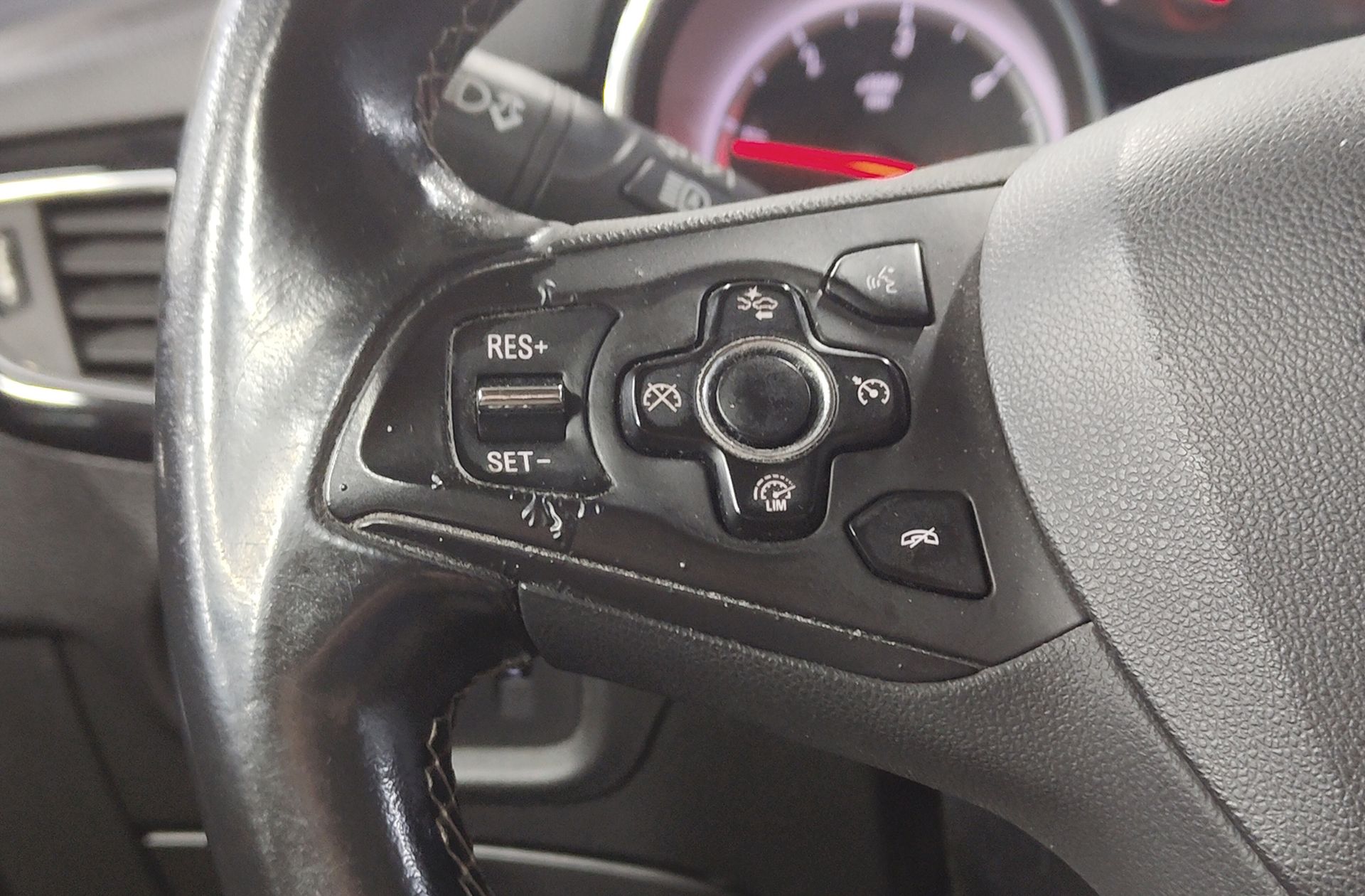 Opel Astra 1.6 CDTi Excellence - foto 28