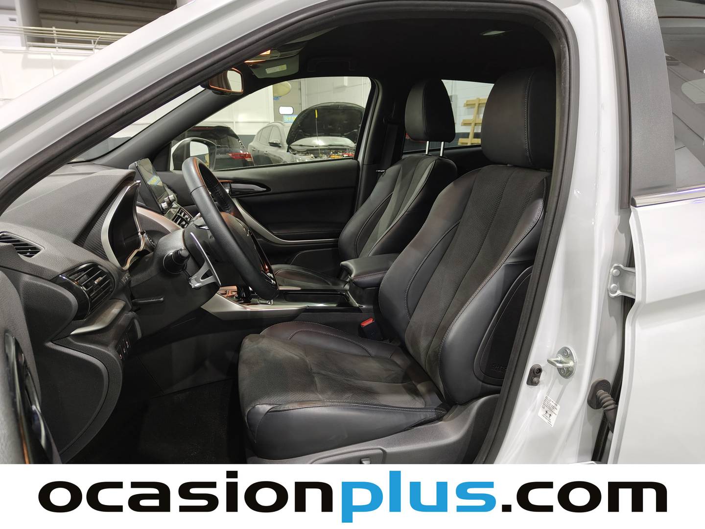 Foto asientos delanteros Mitsubishi Eclipse Cross Mitsubishi Eclipse Cross 2.4 PHEV Kaiteki 4WD Auto (188 CV)