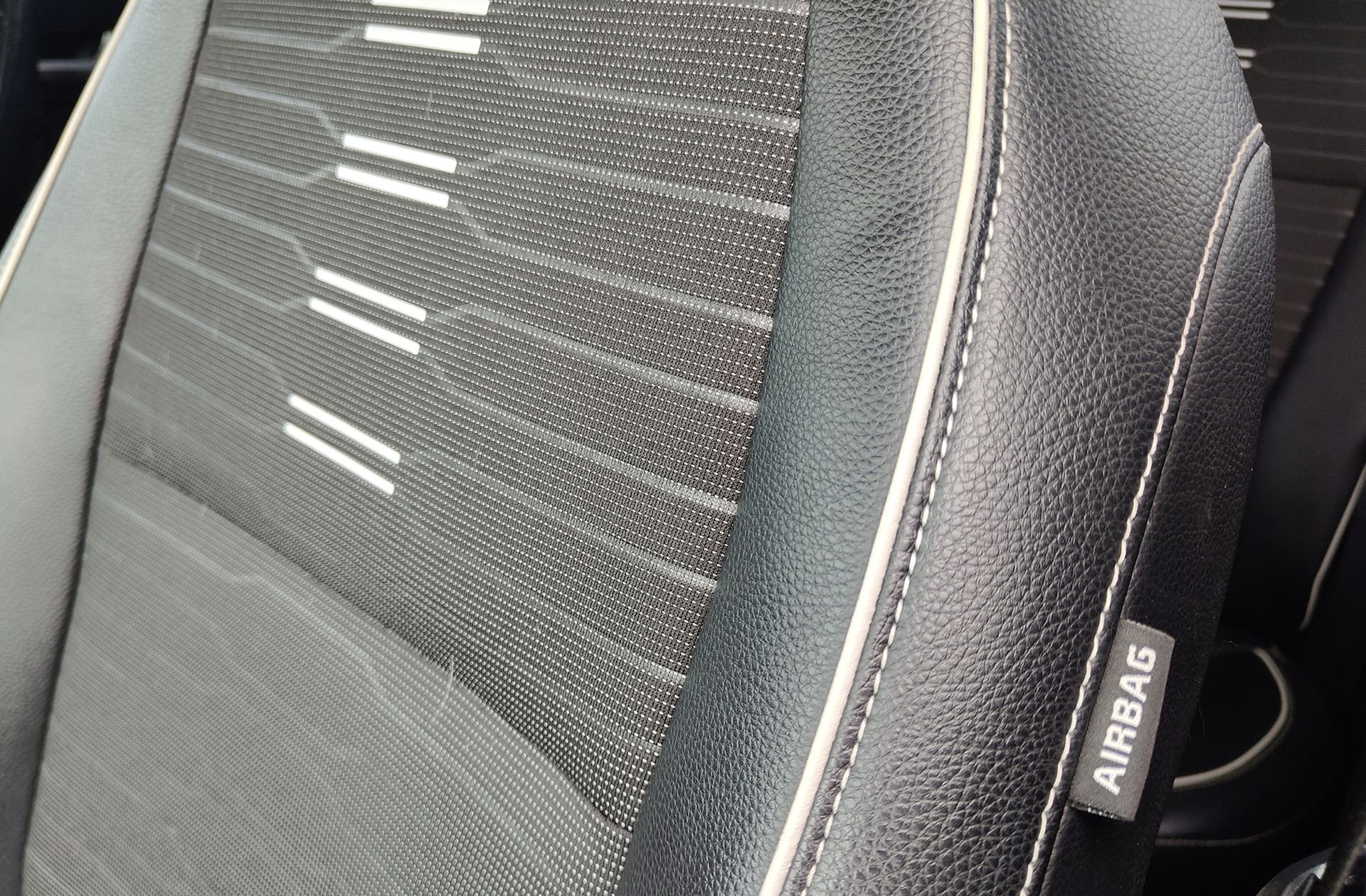 Kia Stonic 1.0 T-GDi MHEV iMT GT Line - foto 7