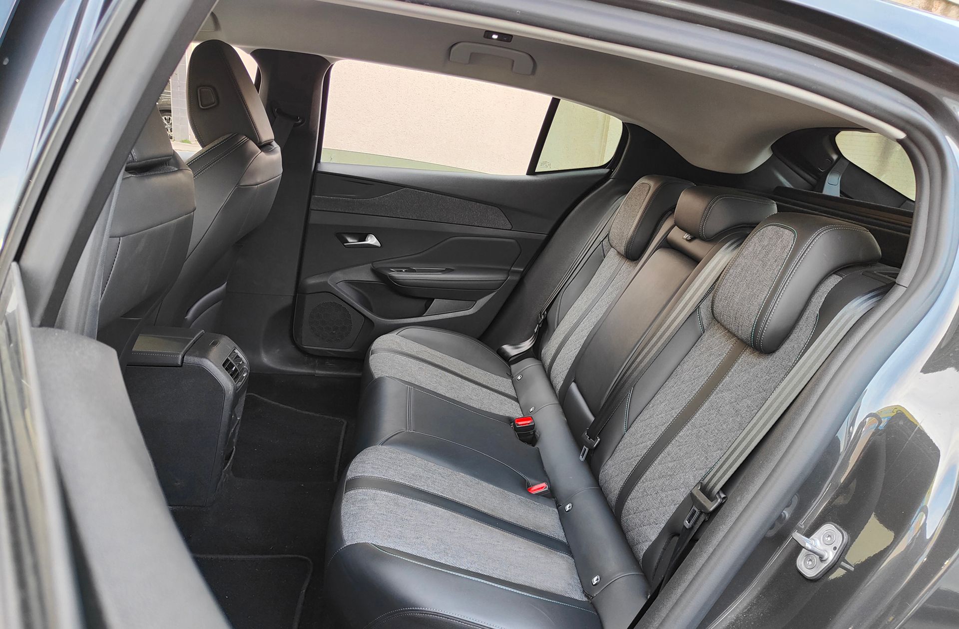 Peugeot 408 PHEV 180 Allure Pack e-EAT8 - foto 12