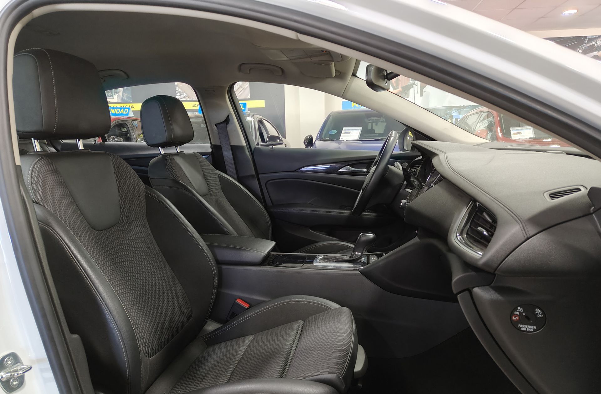 Opel Insignia 2.0T SHT Business Elegance AT9 - foto 17