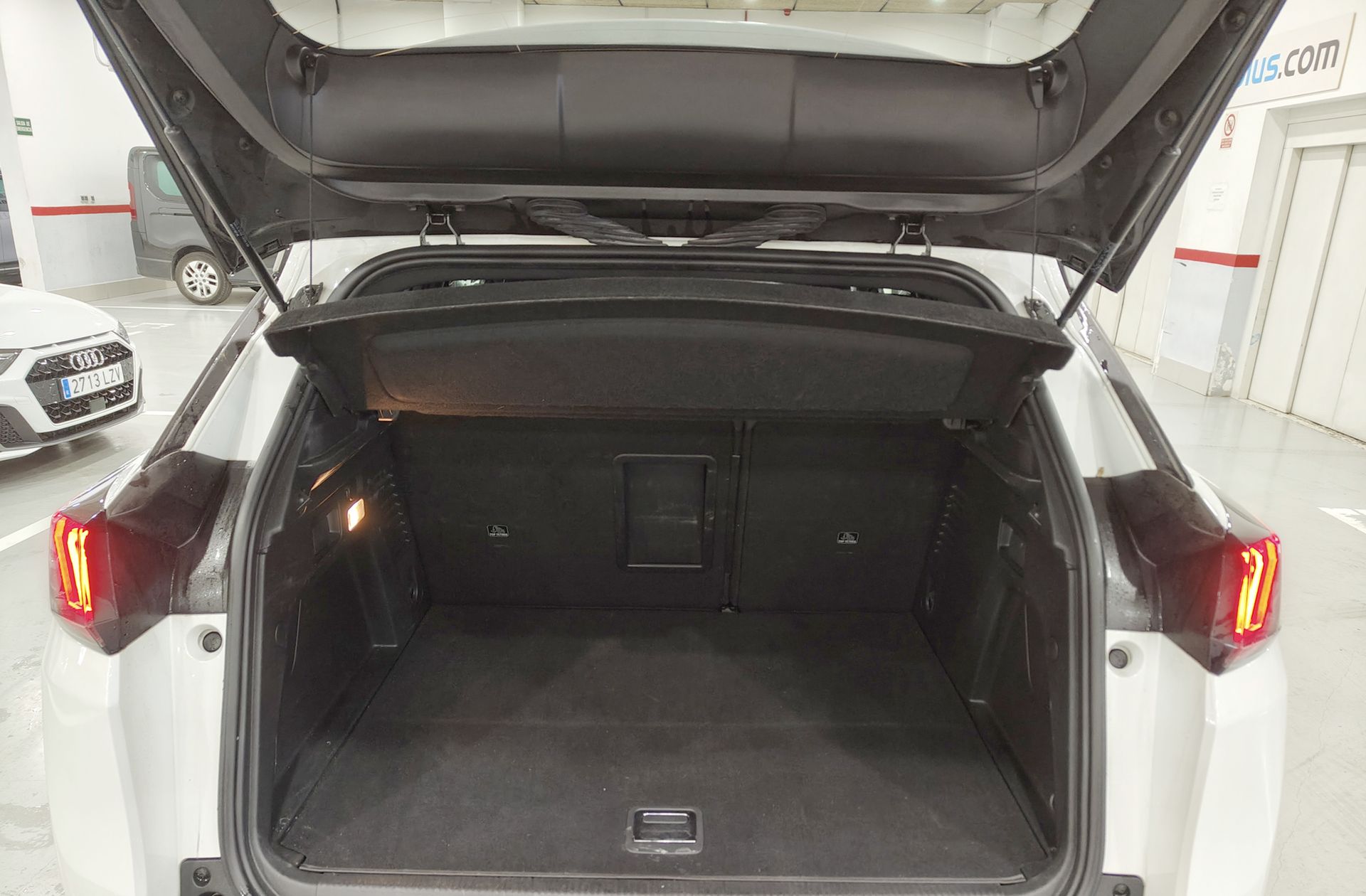 Peugeot 3008 300 Allure Pack e-EAT8 - foto 16