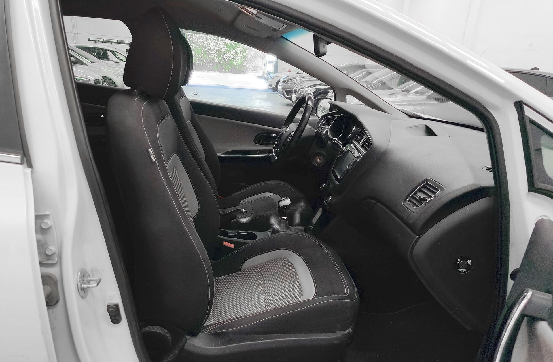 Kia Ceed 1.6 CRDi VGT x-Tech17 - foto 17