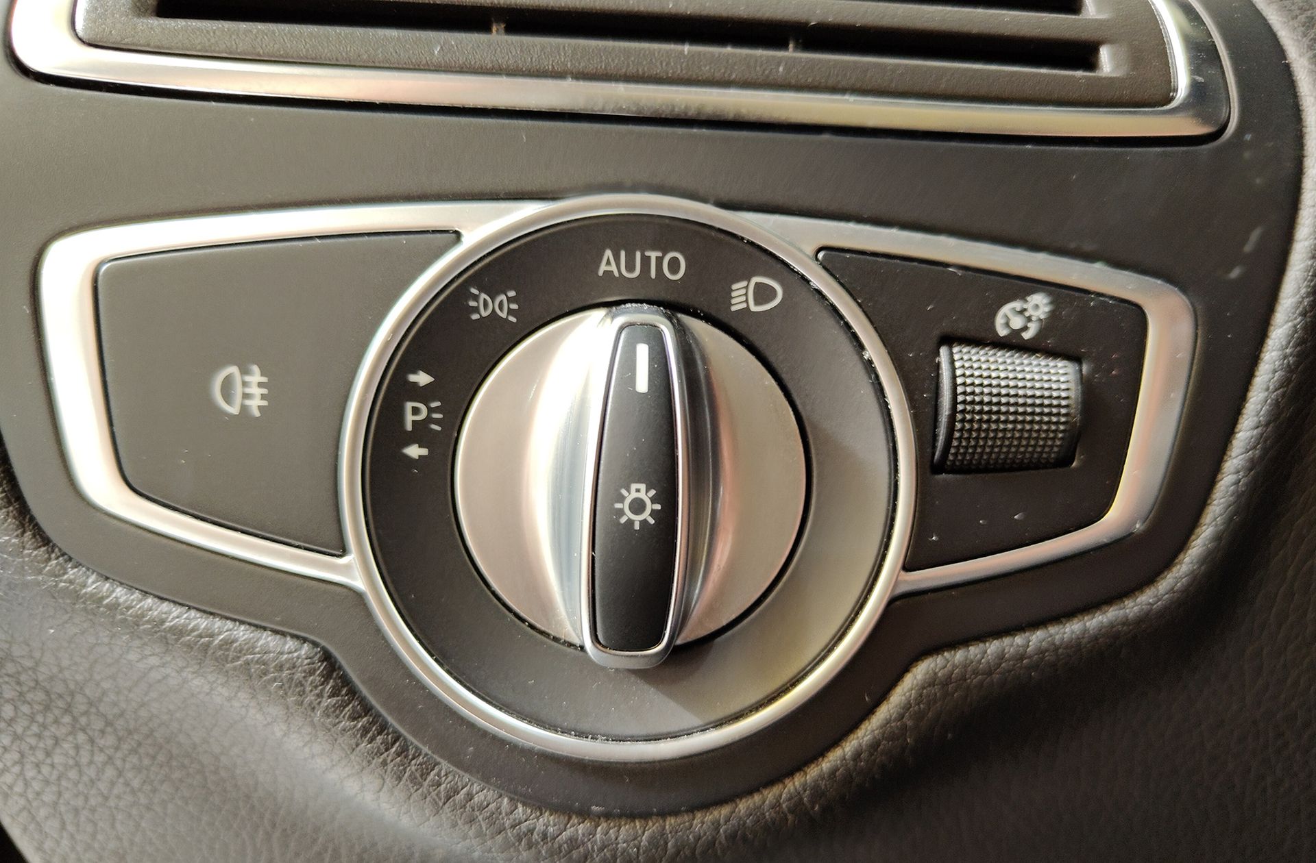 Mercedes-Benz Clase C 220 d Pack AMG - foto 9