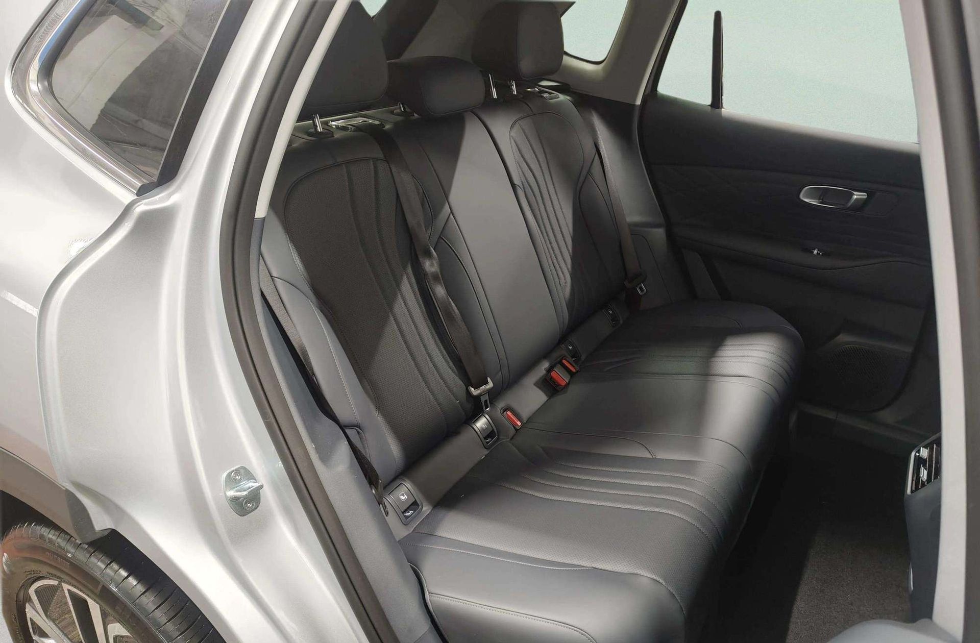 Geely Starray EM-i 1.5 PHEV Pro - foto 19
