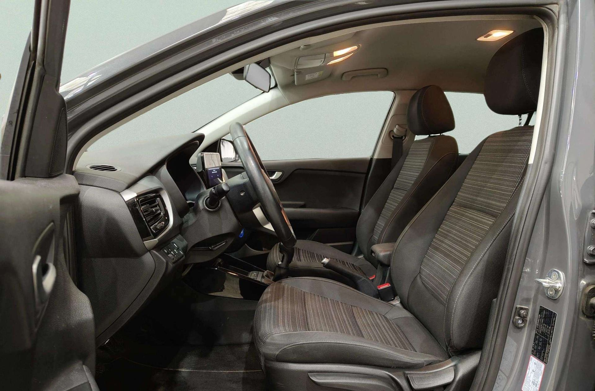 Kia Stonic 1.0 T-GDi MHEV Drive iMT - foto 11