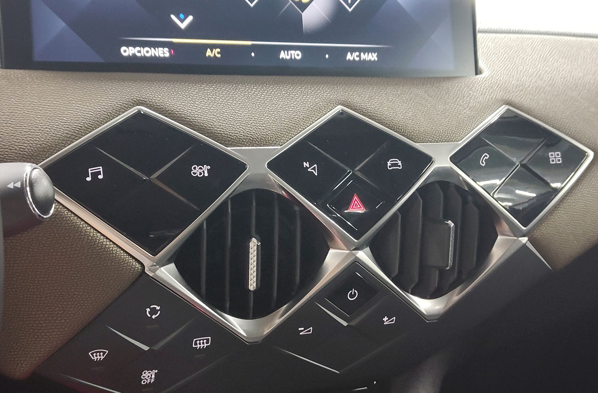 DS DS 3 Crossback PureTech 130 Grand Chic EAT8 - foto 32