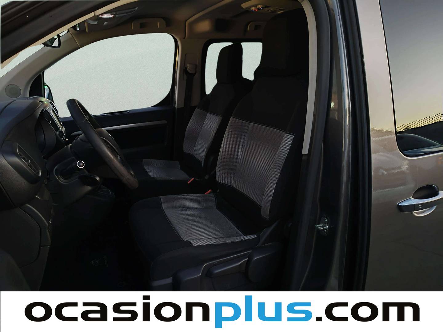 Foto asientos delanteros Citroën Spacetourer Citroën Spacetourer BlueHDi 150 S&S Feel Talla XL (150 CV) 8 plazas