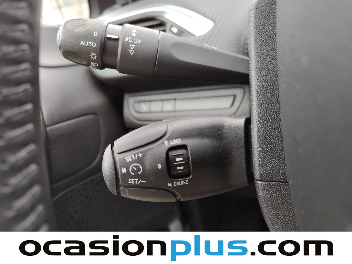Acabados Peugeot 208 Peugeot 208 PureTech Signature (82 CV)