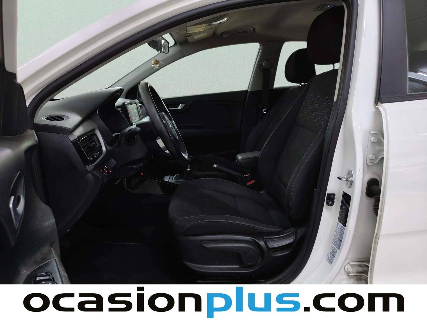 Foto asientos delanteros KIA Rio KIA Rio 1.2 CVVT Drive (84 CV)