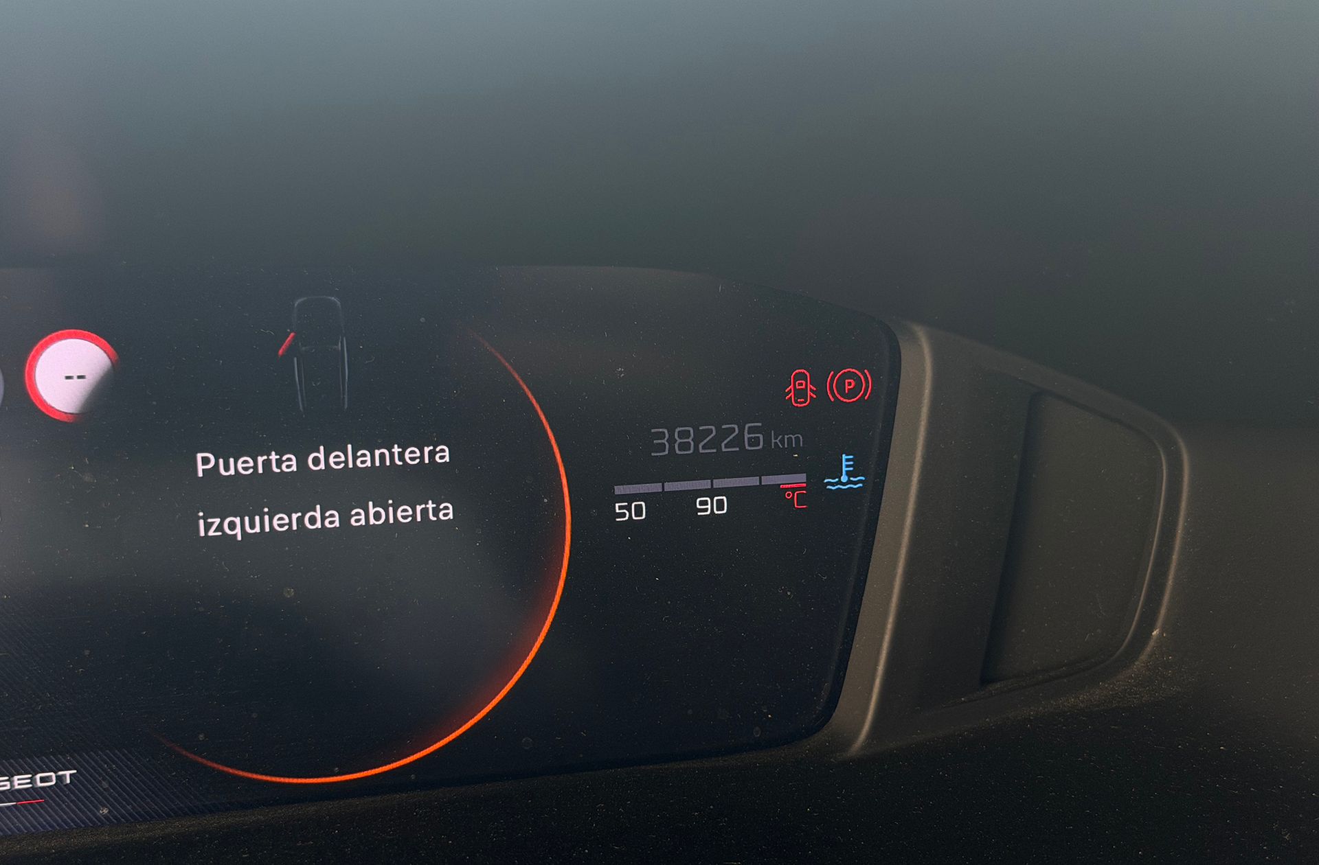 Peugeot 2008 Allure Hybrid eDCS6 - foto 9