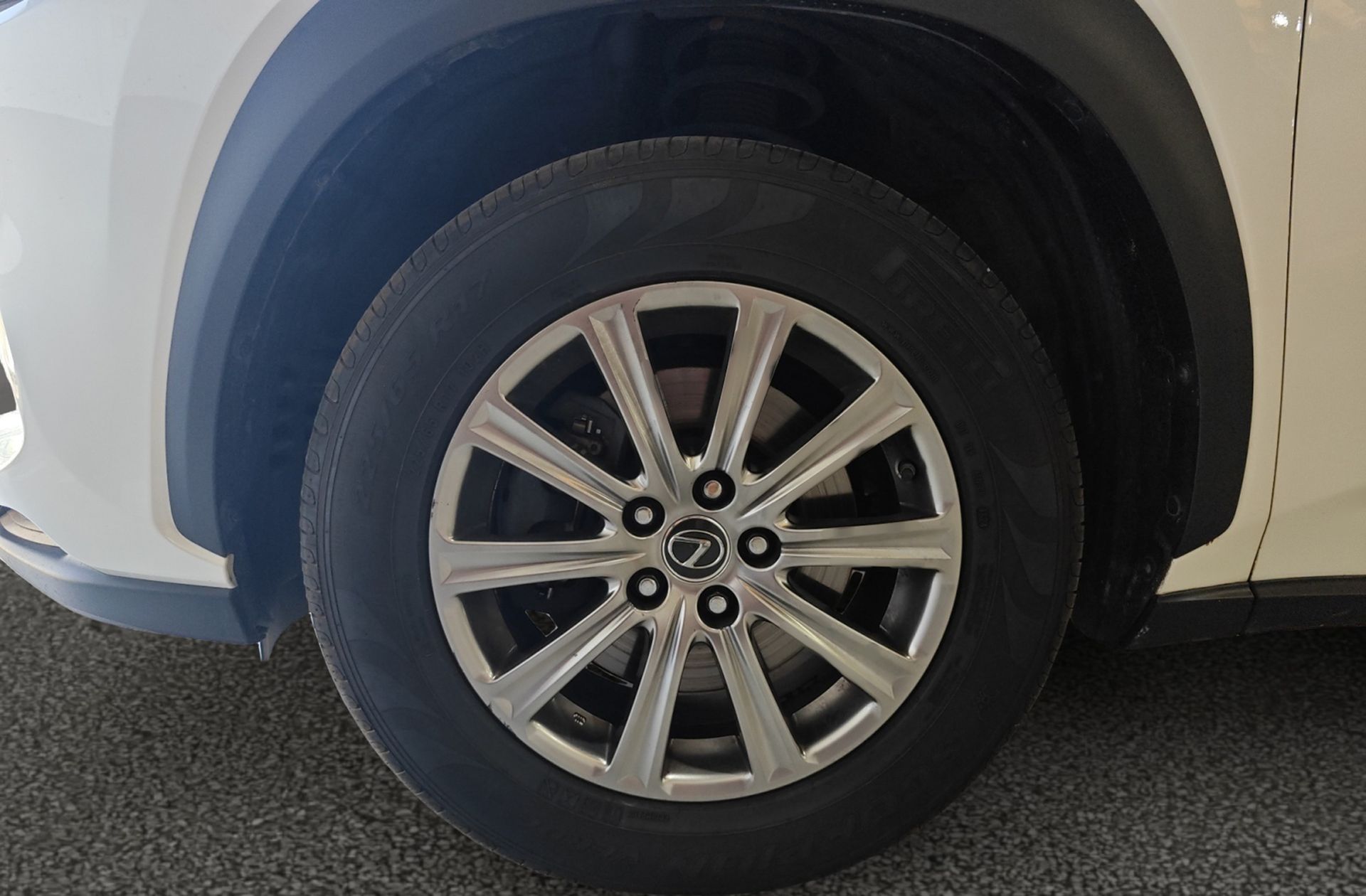 Lexus NX 300h Business 2WD - foto 36