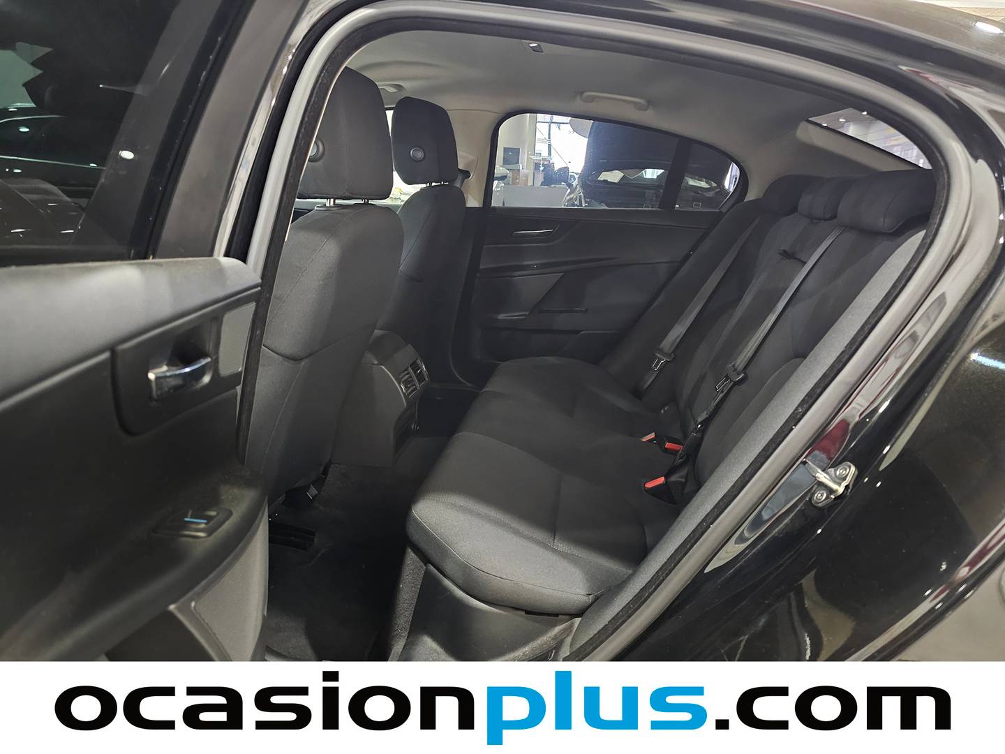 Foto Jaguar XE Jaguar XE 2.0 Diesel XE-Pure (180 CV)