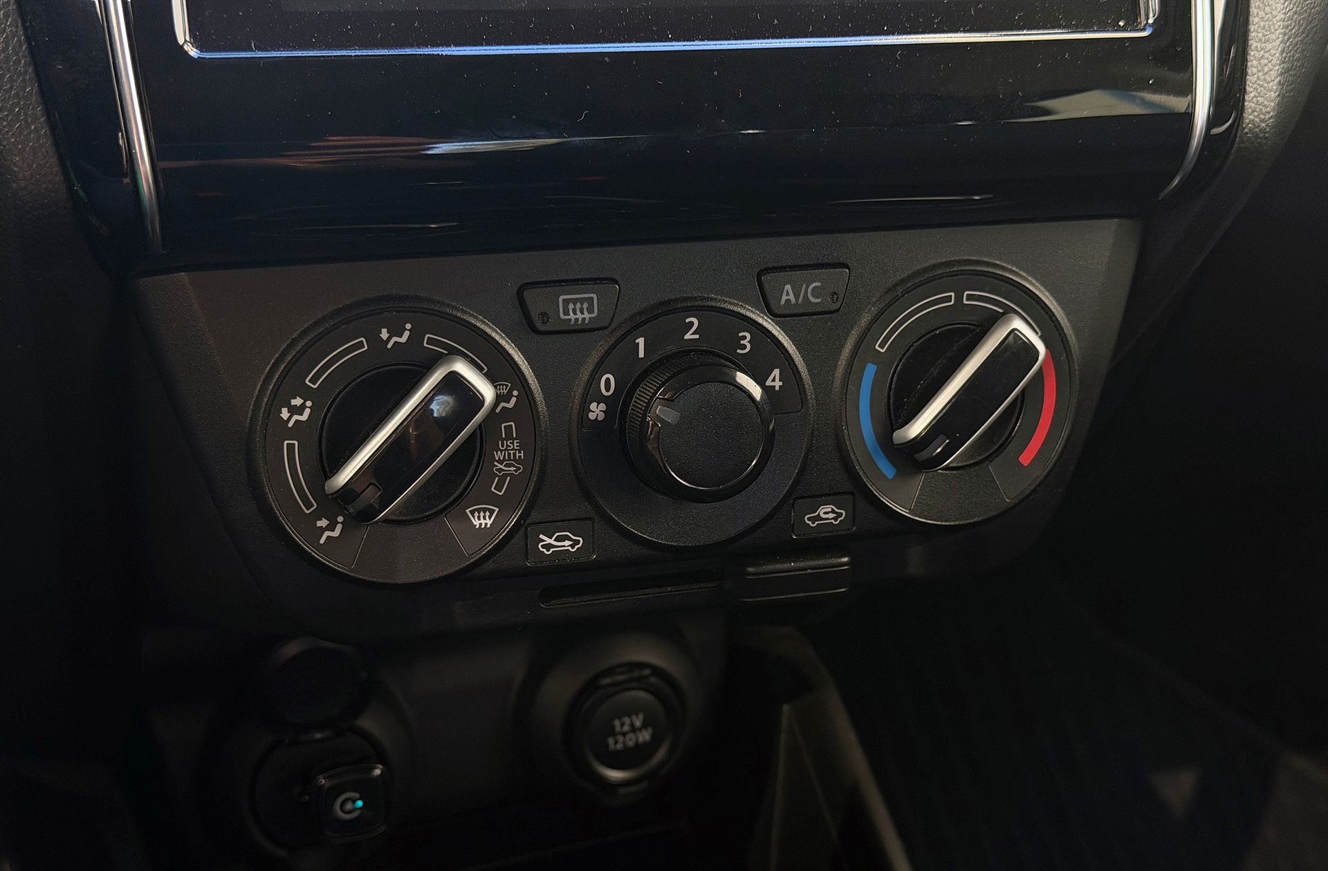 Suzuki Swift 1.2 GLE Mild Hybrid - foto 32