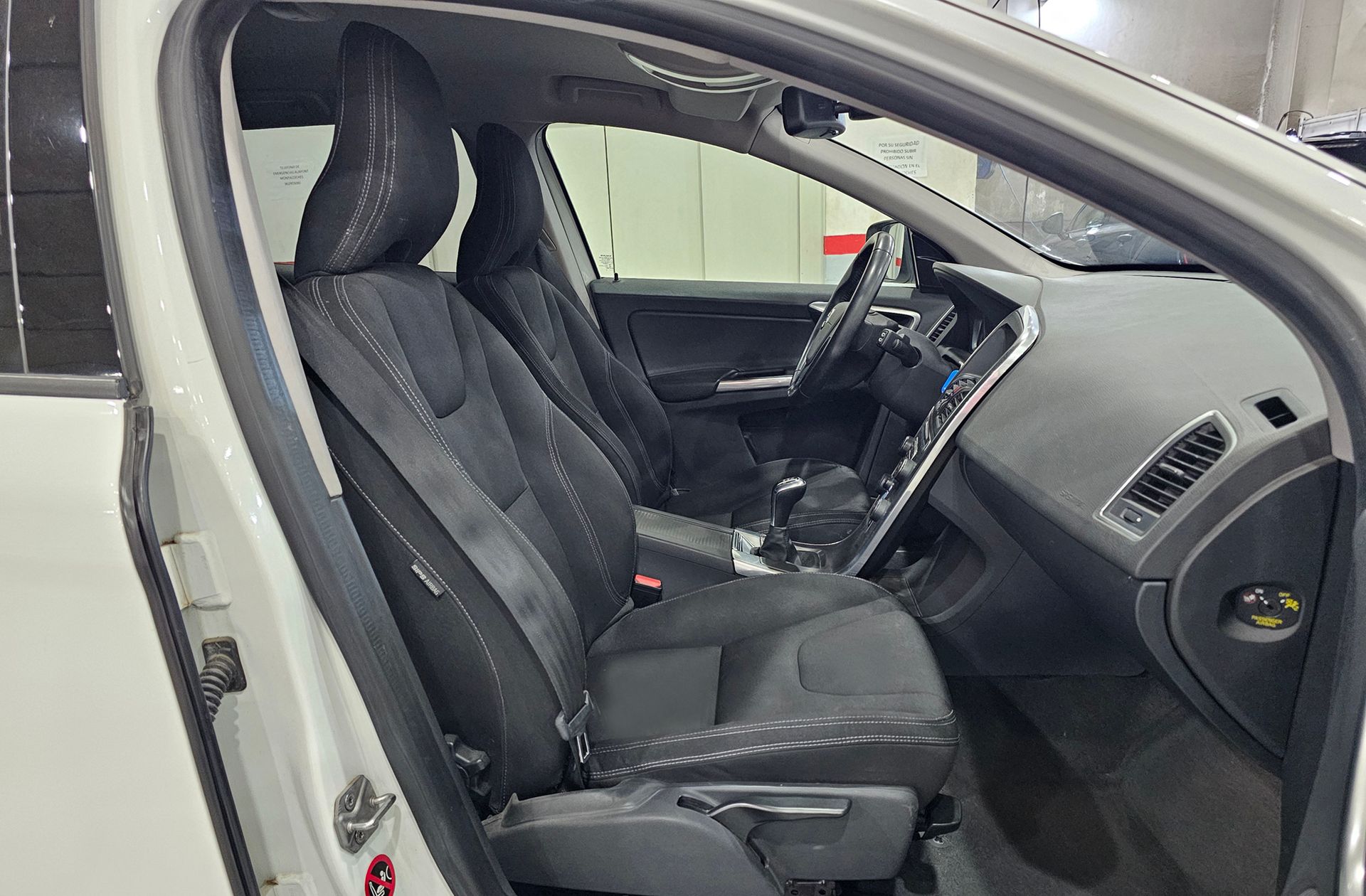 Volvo XC60 D3 Kinetic - foto 17