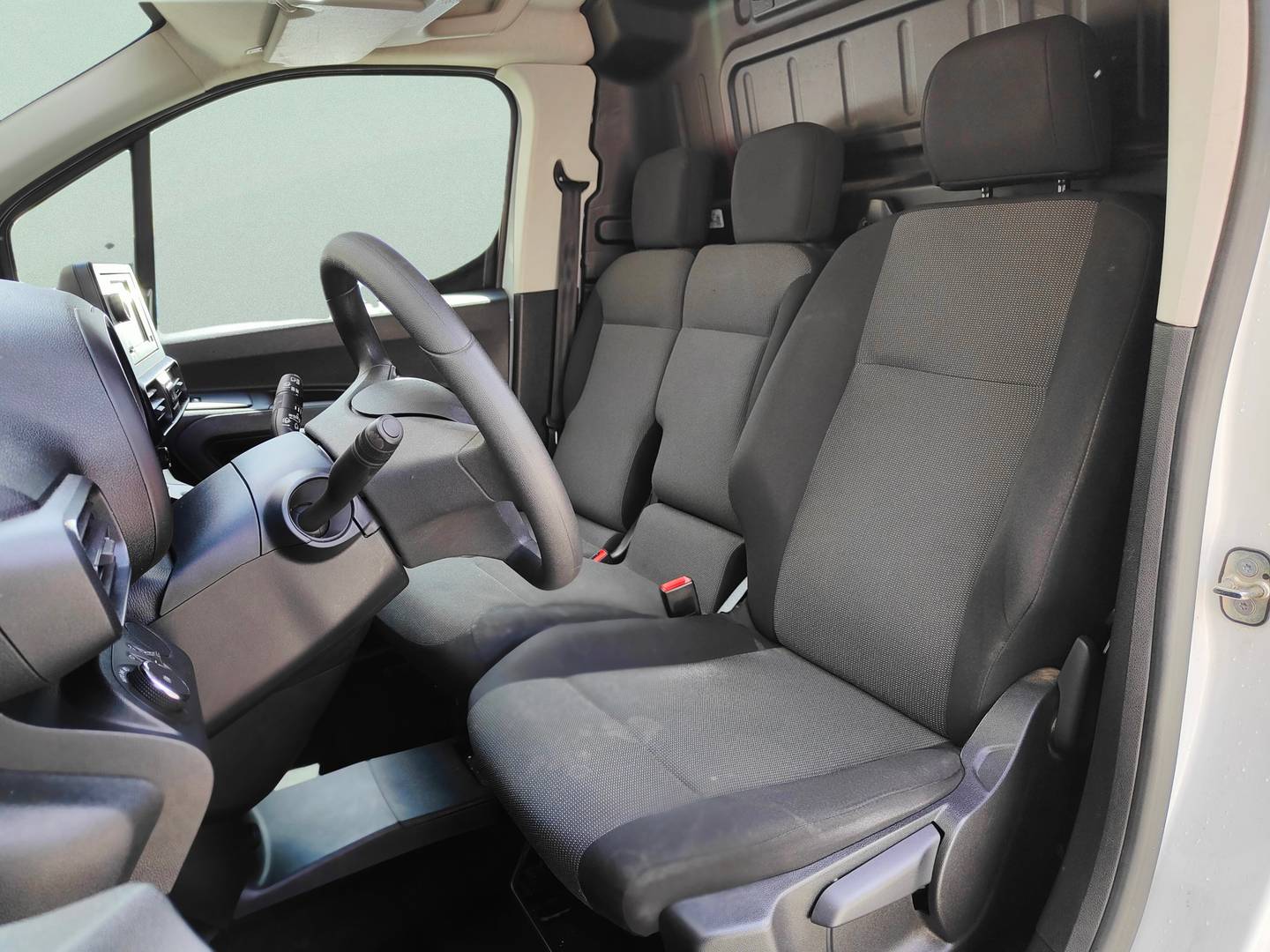 Foto asientos delanteros Opel Combo Opel Combo Cargo 1.5 TD L H1 1000kg (102 CV)