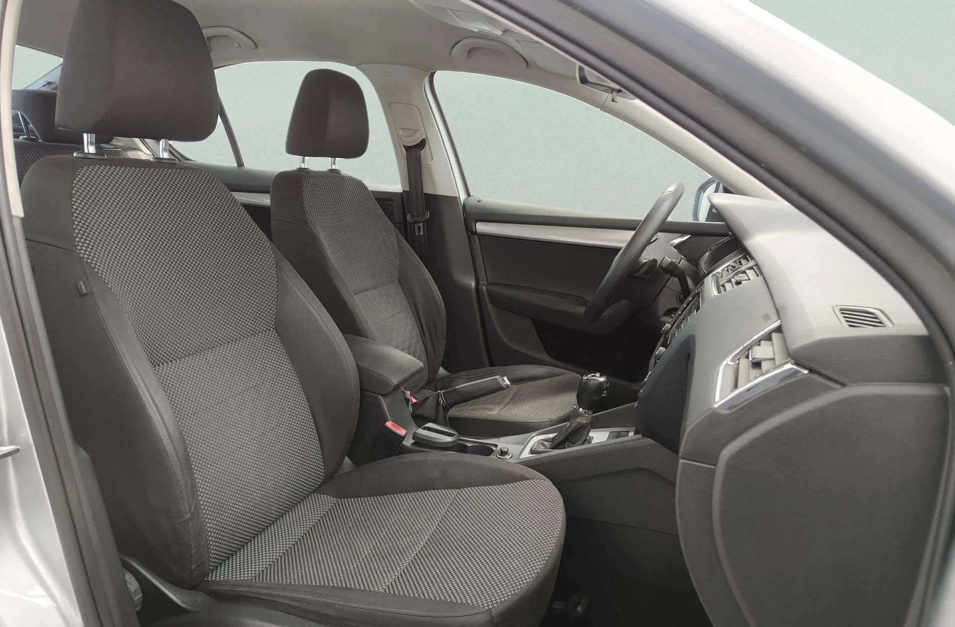Škoda Octavia 1.6 TDI CR Like DSG - foto 14