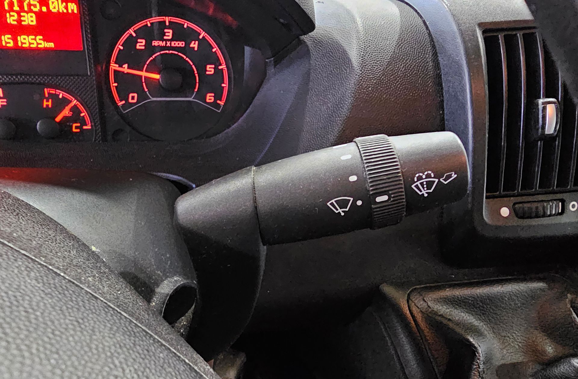 Peugeot Boxer Furgon BlueHDi 140 Pack 335 L2H2 - foto 22