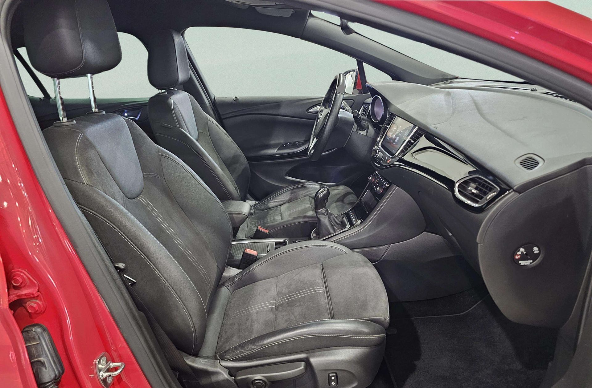 Opel Astra 1.6 Turbo GSi Line - foto 19