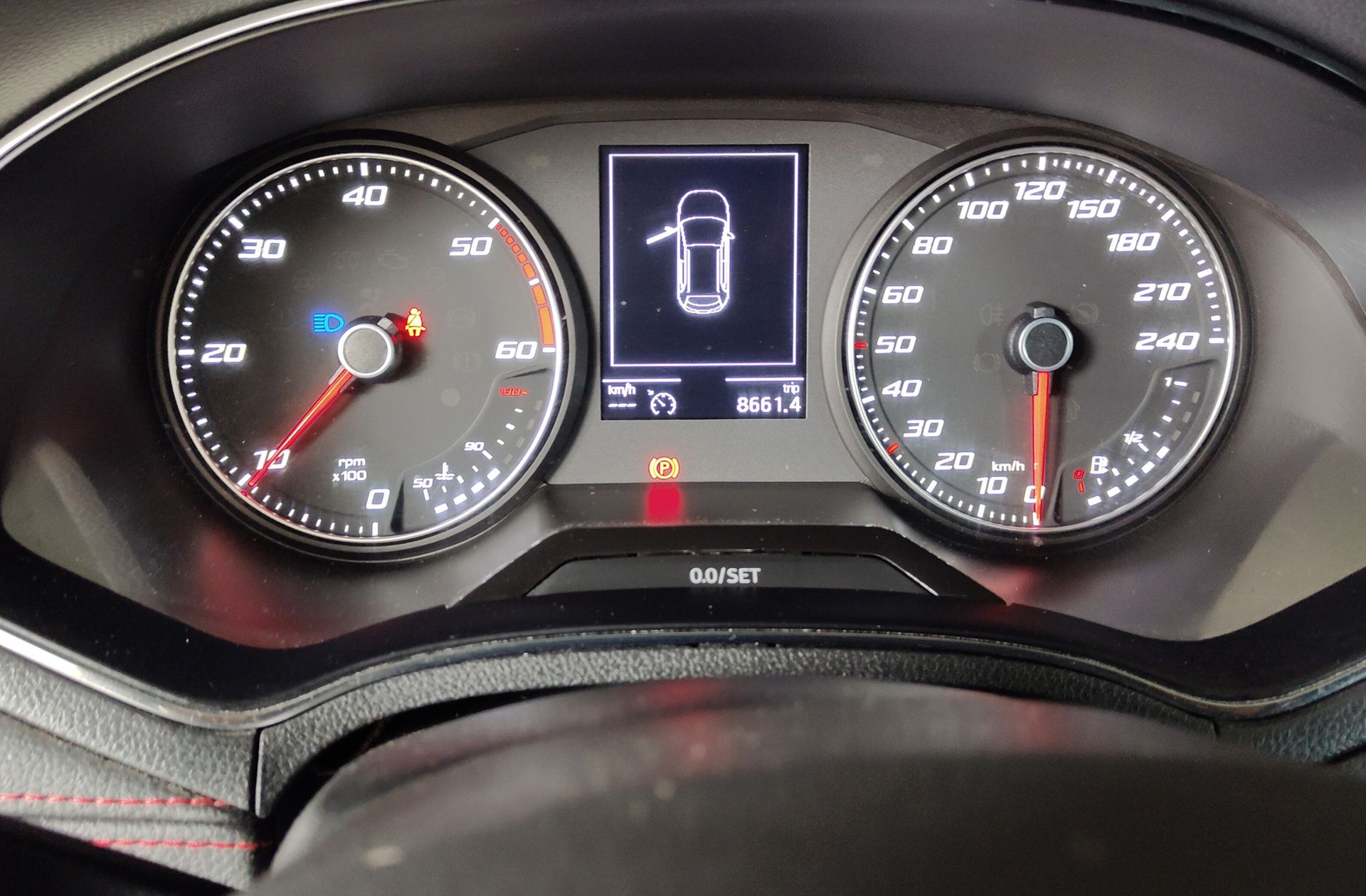 SEAT Arona 1.6 TDI Ecomotive FR - foto 25