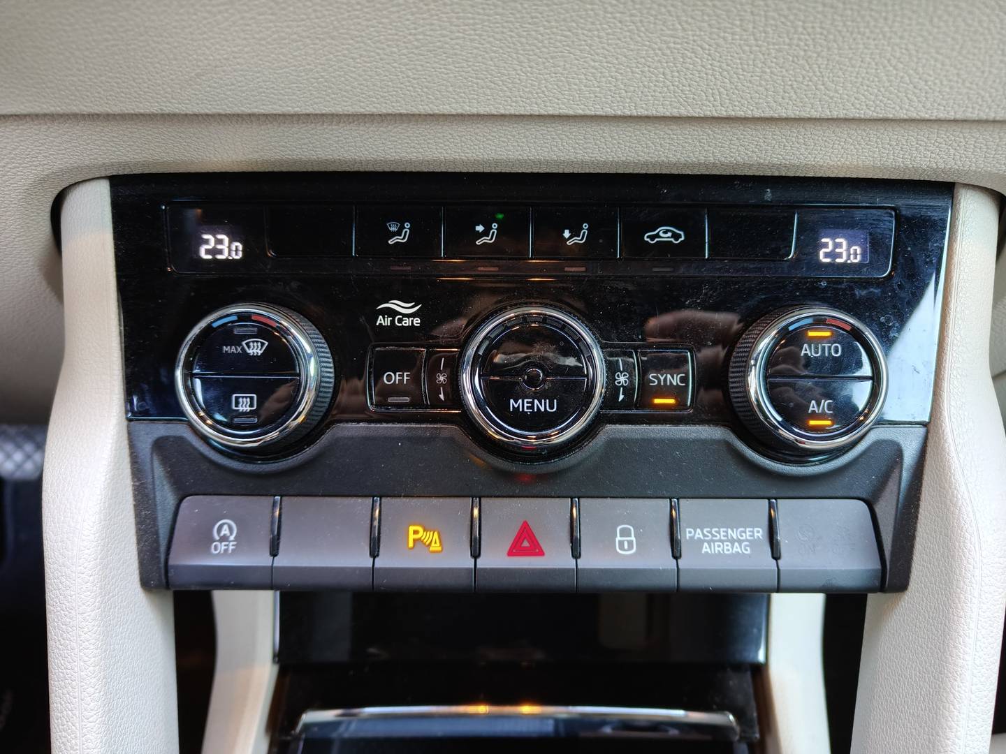 Foto Skoda Karoq Skoda Karoq 1.5 TSI ACT Style (150 CV)