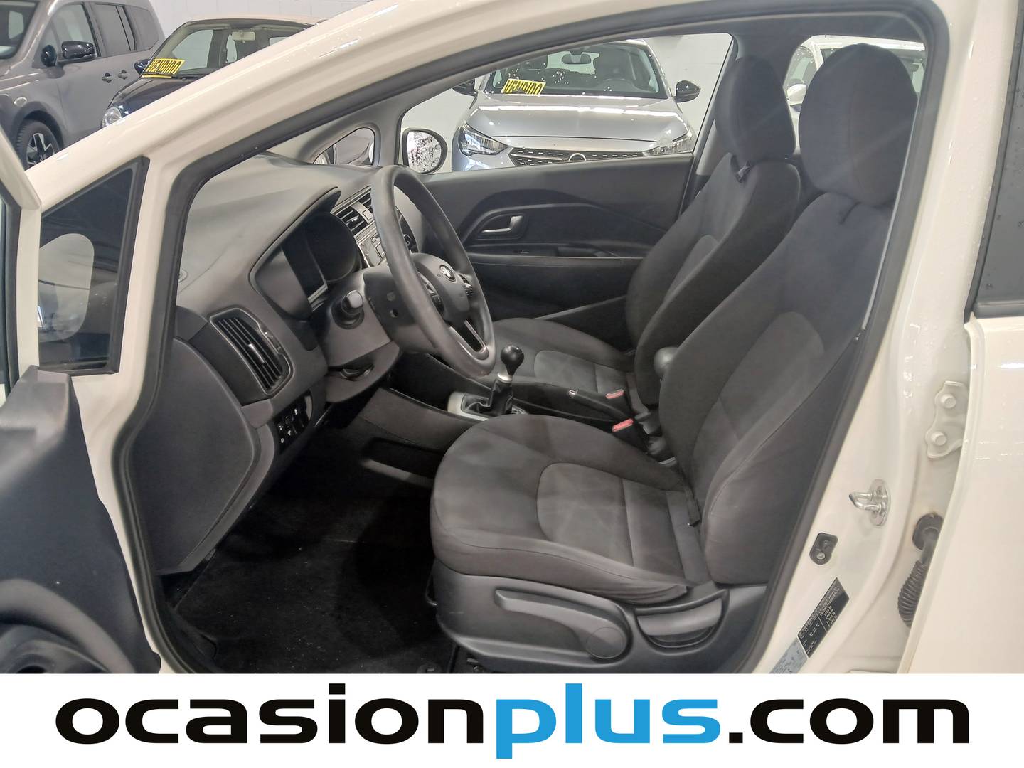 Foto asientos delanteros KIA Rio Kia Rio 1.2 CVVT Tech (84 CV)