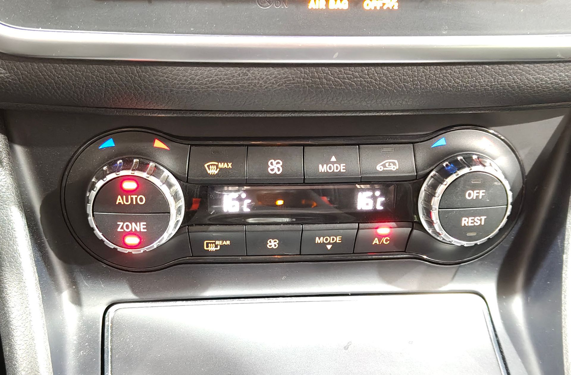 Mercedes-Benz GLA 220d 4Matic - foto 33
