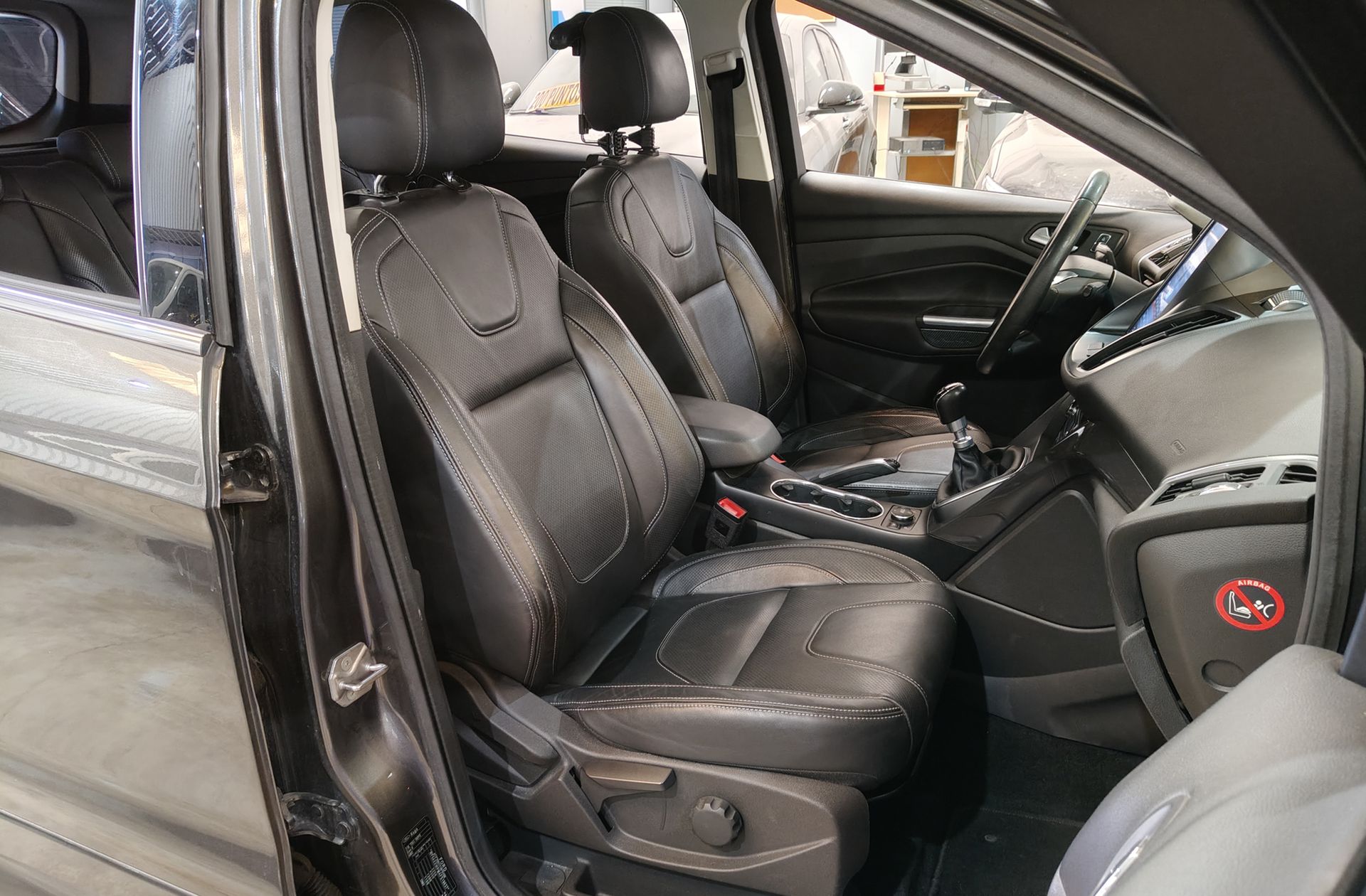Ford Kuga 2.0 TDCi Titanium S 4x4 - foto 21