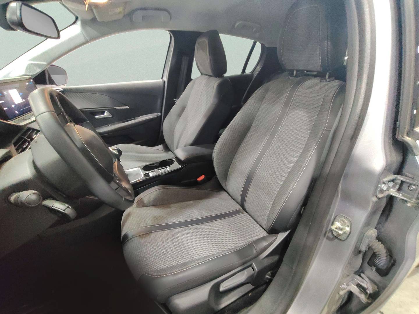 Foto asientos delanteros Peugeot 208 Peugeot 208 PureTech 100 Allure (100 CV)