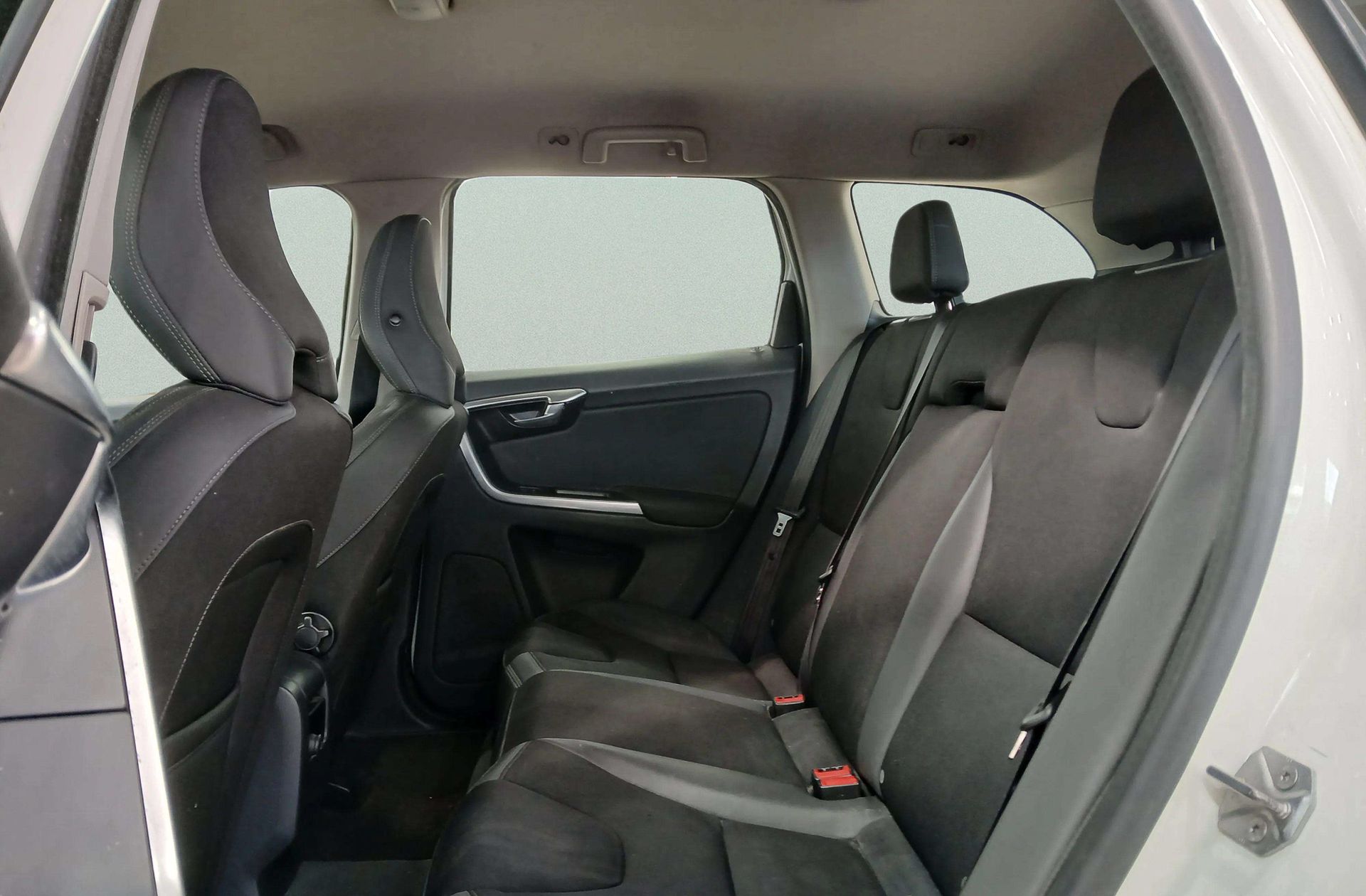 Volvo XC60 D3 Momentum - foto 9
