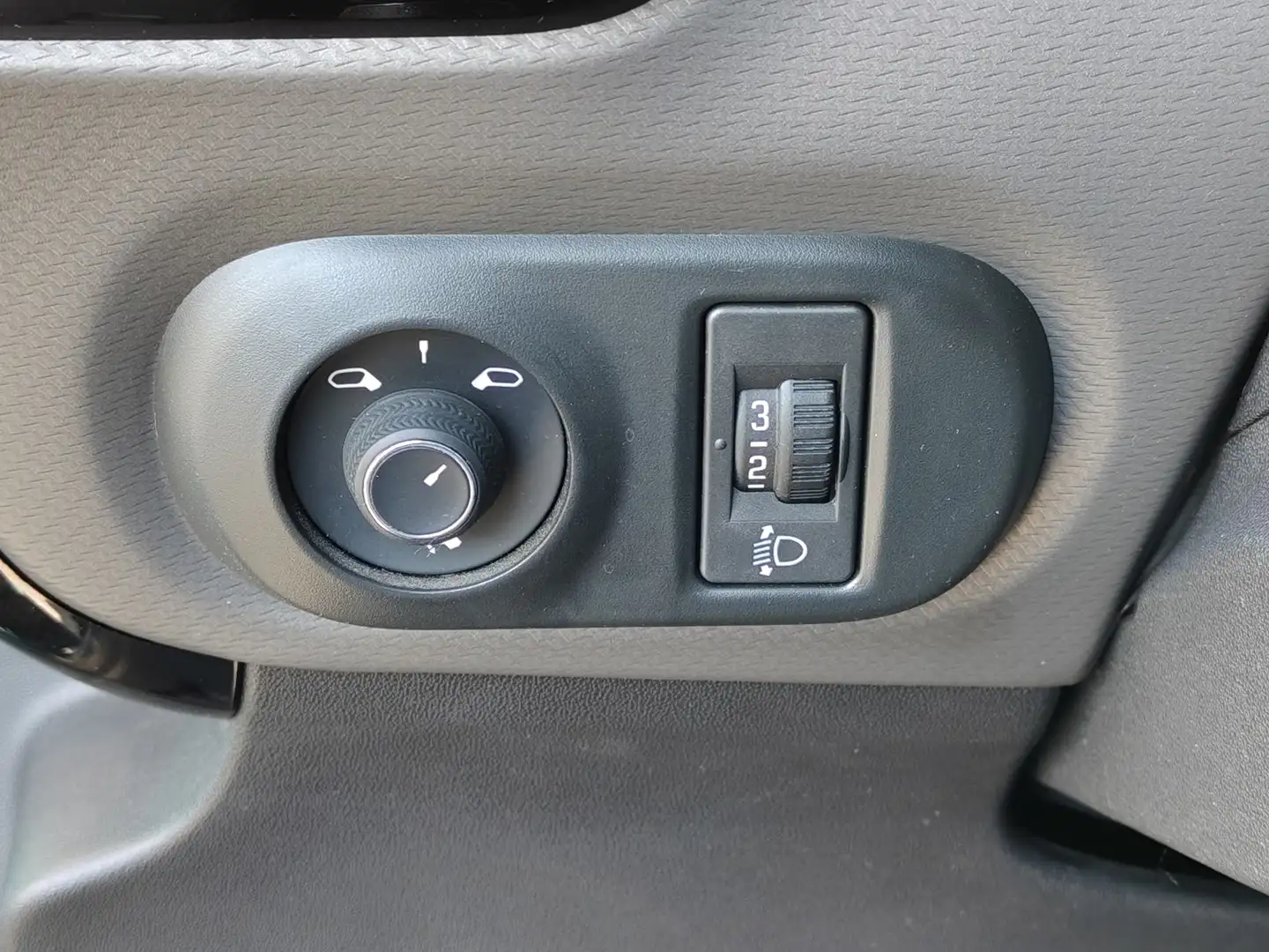 Foto Citroën C4 Cactus Citroen C4 Cactus BlueHDi 100 S&S Shine (100 CV)