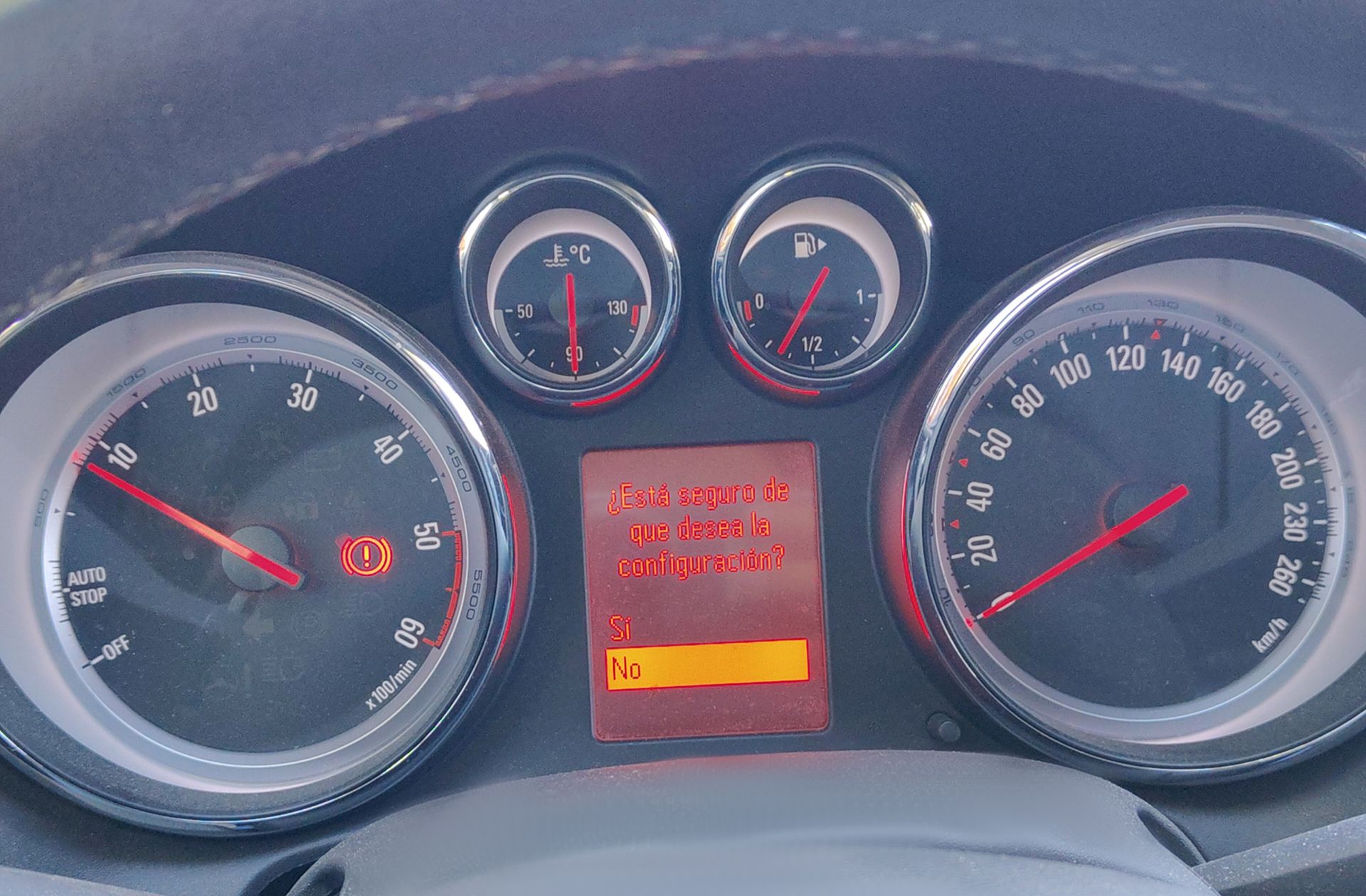 Opel Astra 2.0 CDTi Selective - foto 27