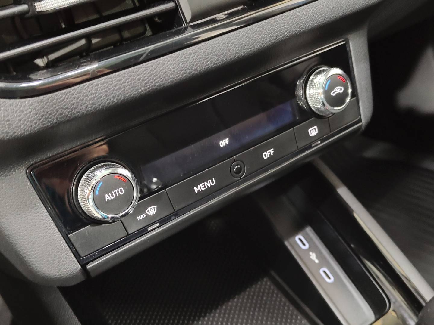 Foto Skoda Kamiq Skoda Kamiq 1.5 TSI 125 Aniversario (150 CV)