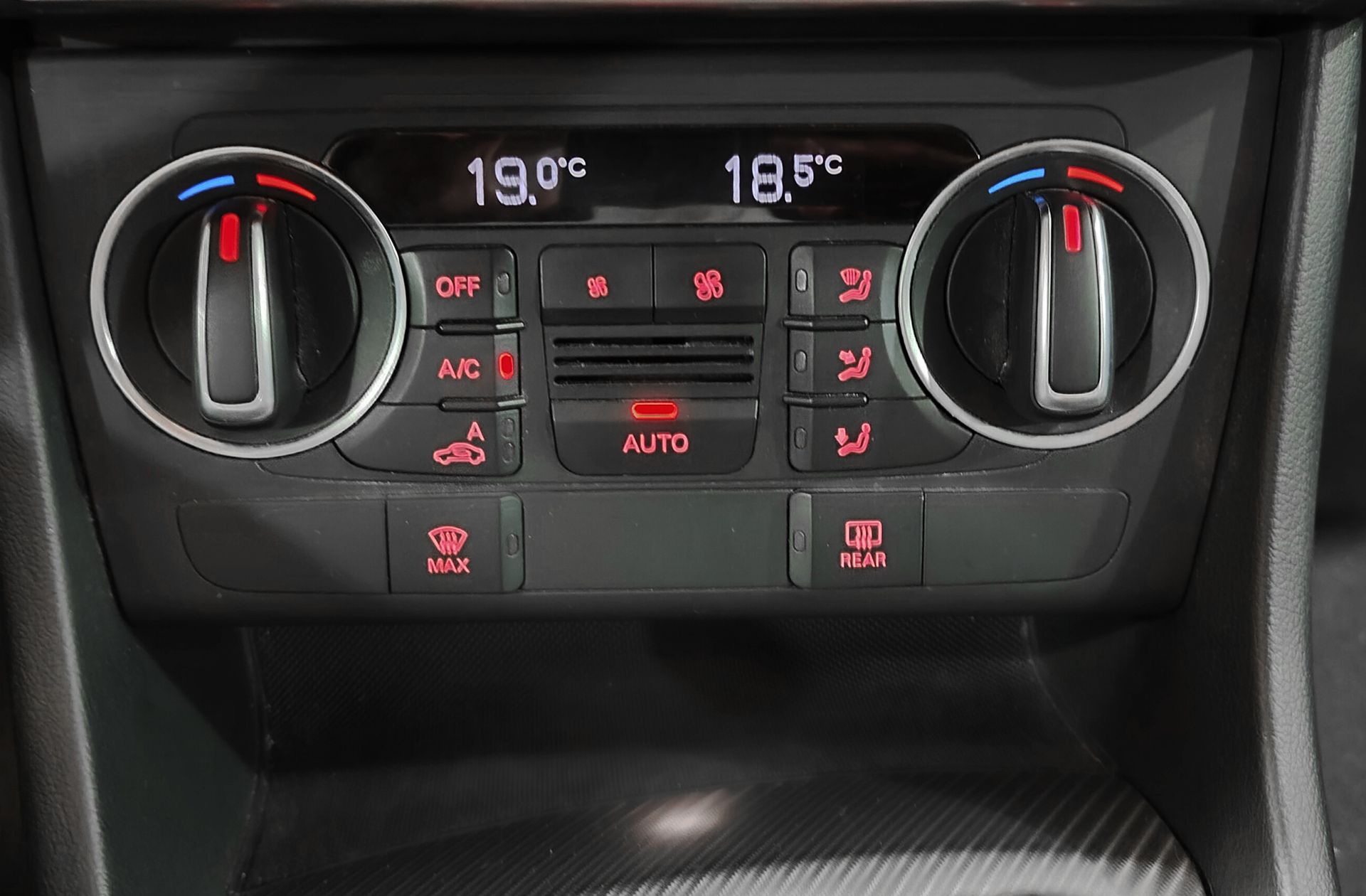 Audi Q3 design edition 2.0 TDI - foto 37