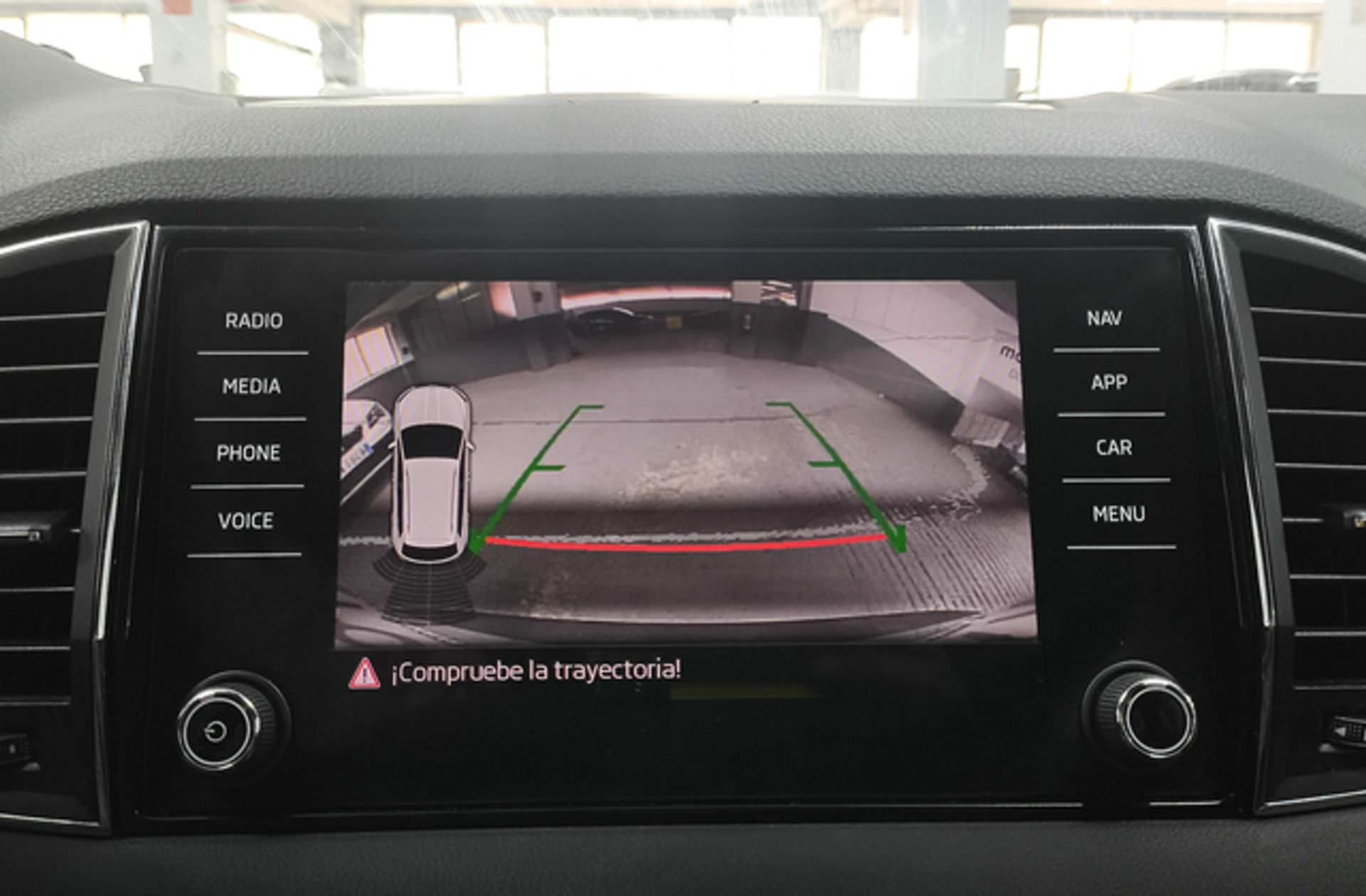 Škoda Karoq 1.6 TDI Ambition - foto 8