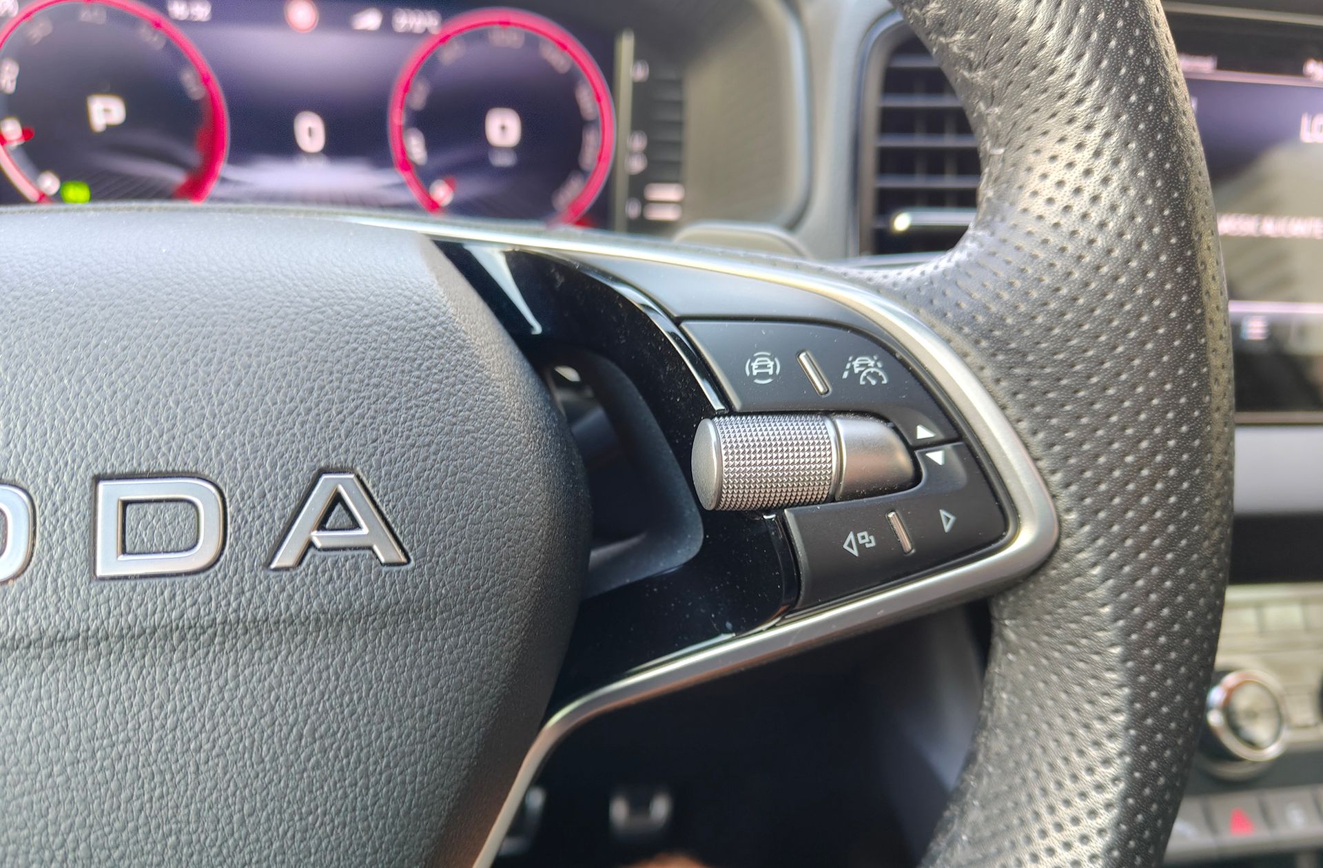 Škoda Karoq 1.5 TSI ACT Sportline DSG - foto 24