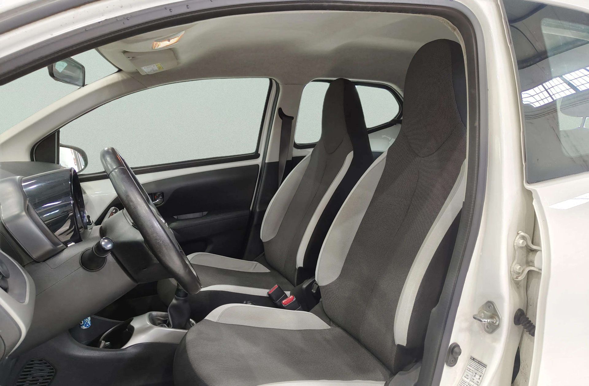 Toyota Aygo 1.0 70 x-play - foto 10